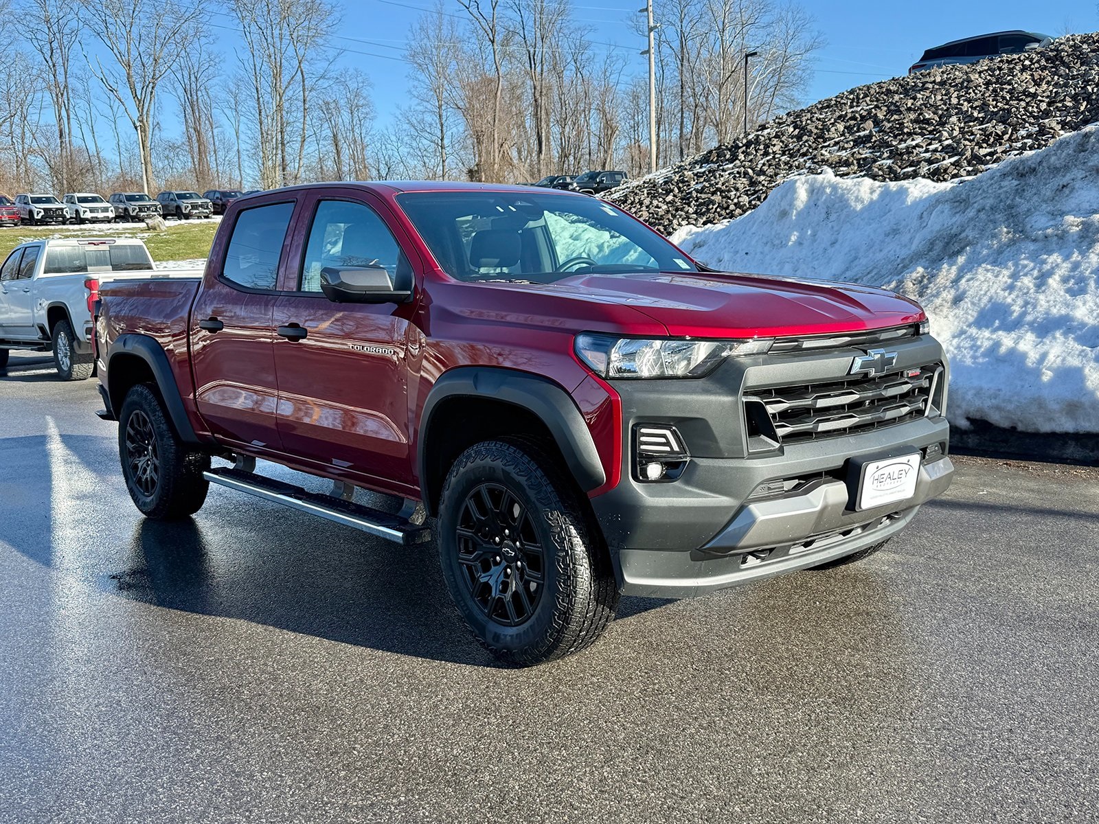 Photo view of 2025 Chevrolet Colorado in Red