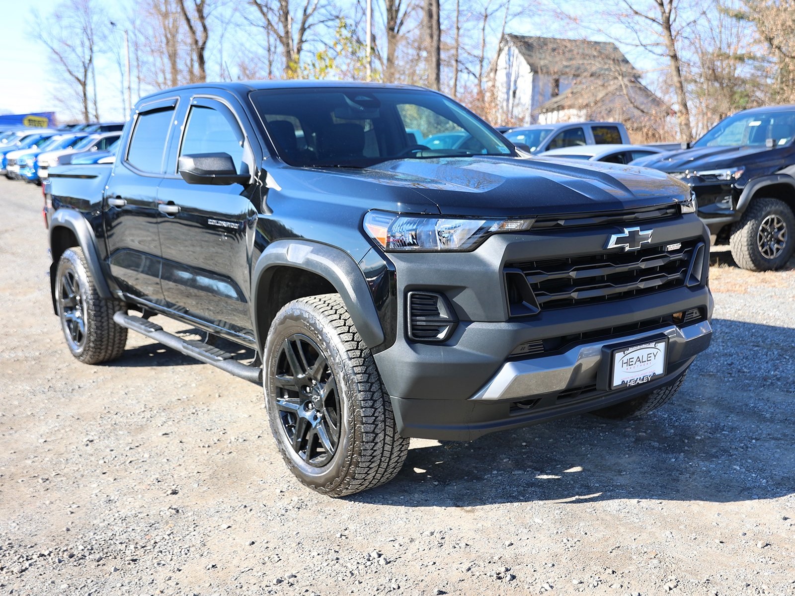 Photo view of 2024 Chevrolet Colorado in Black