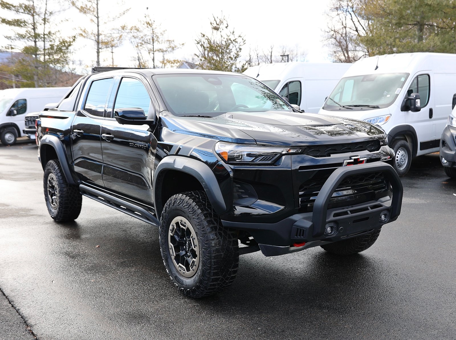 Photo view of 2023 Chevrolet Colorado in Black