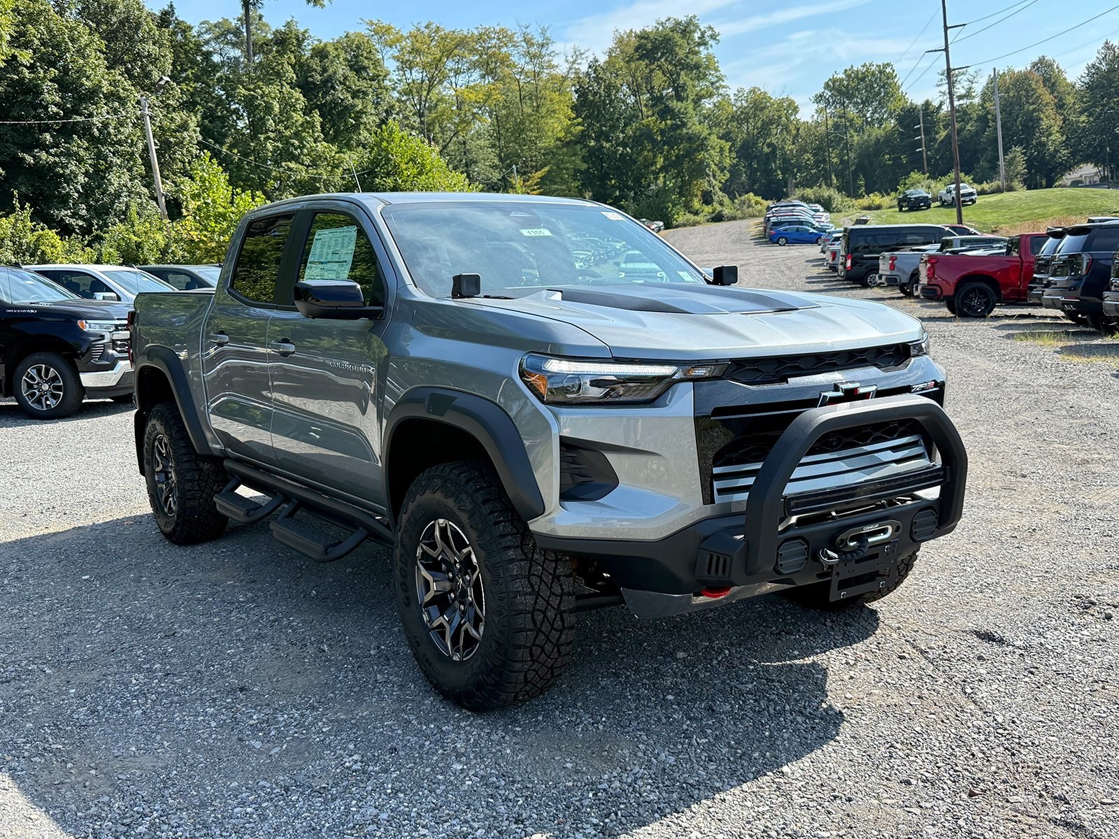 Photo view of 2025 Chevrolet Colorado in Gray