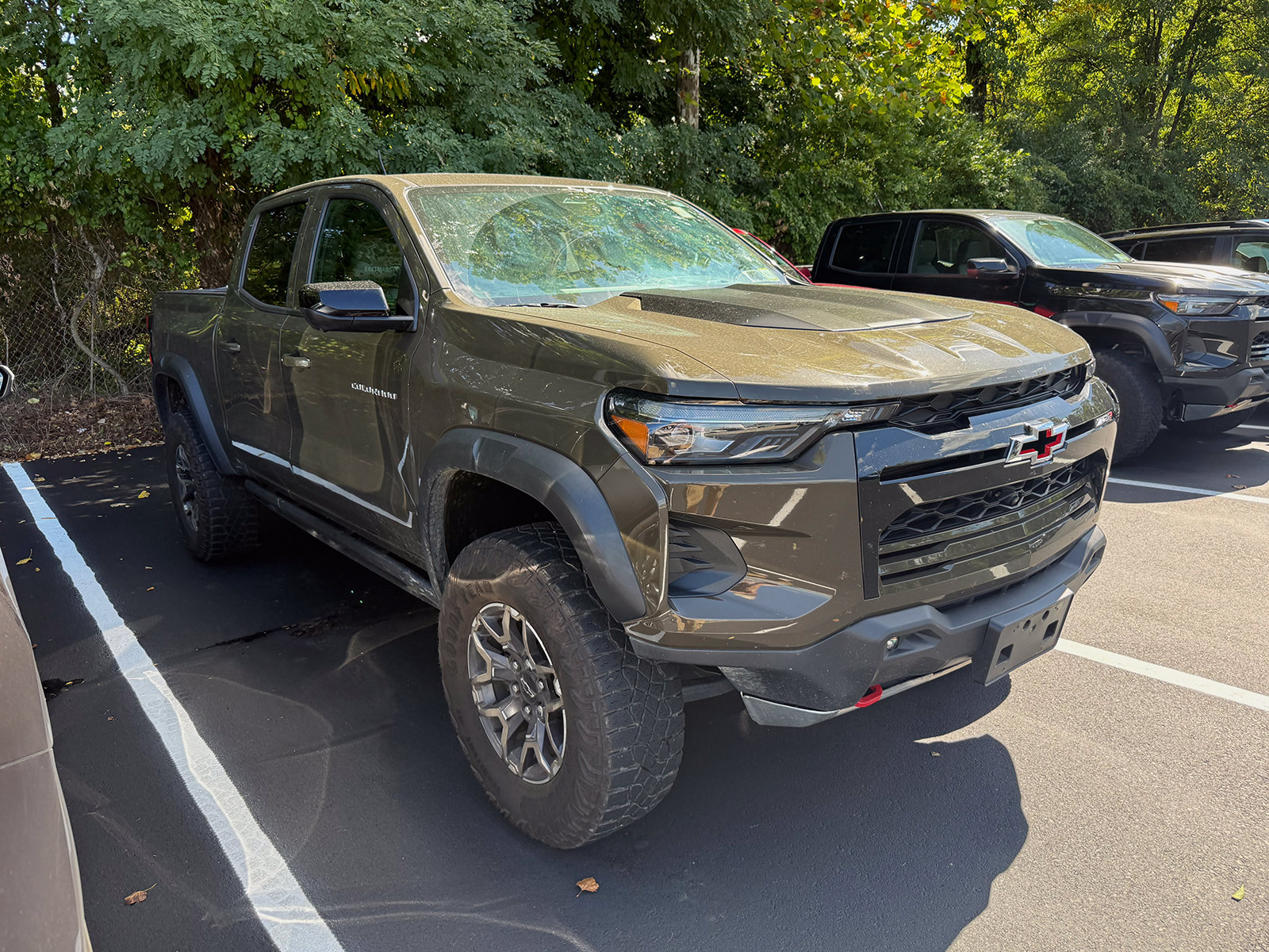 Photo view of 2024 Chevrolet Colorado in Brown