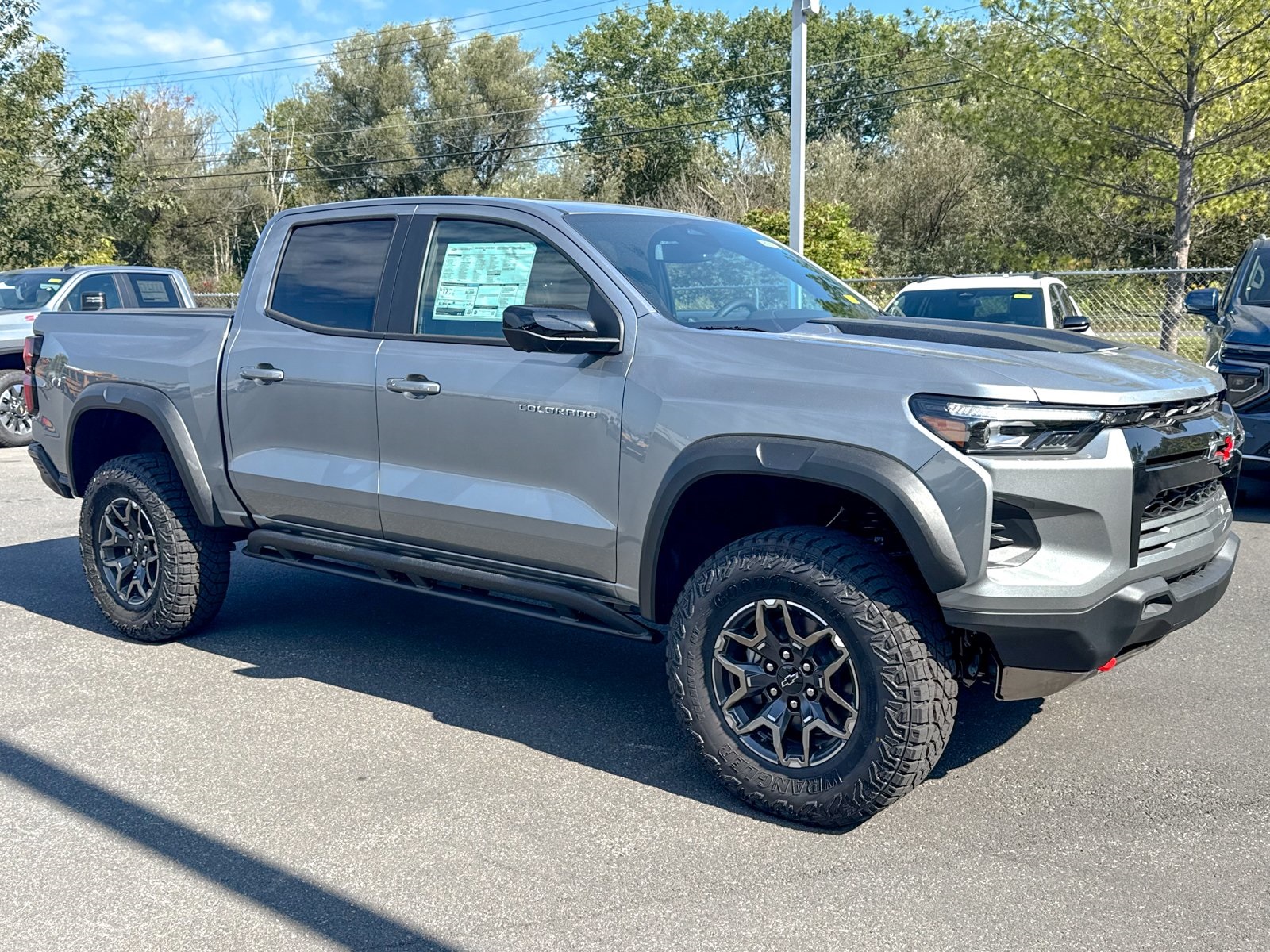 Photo view of 2026 Chevrolet Colorado in Gray