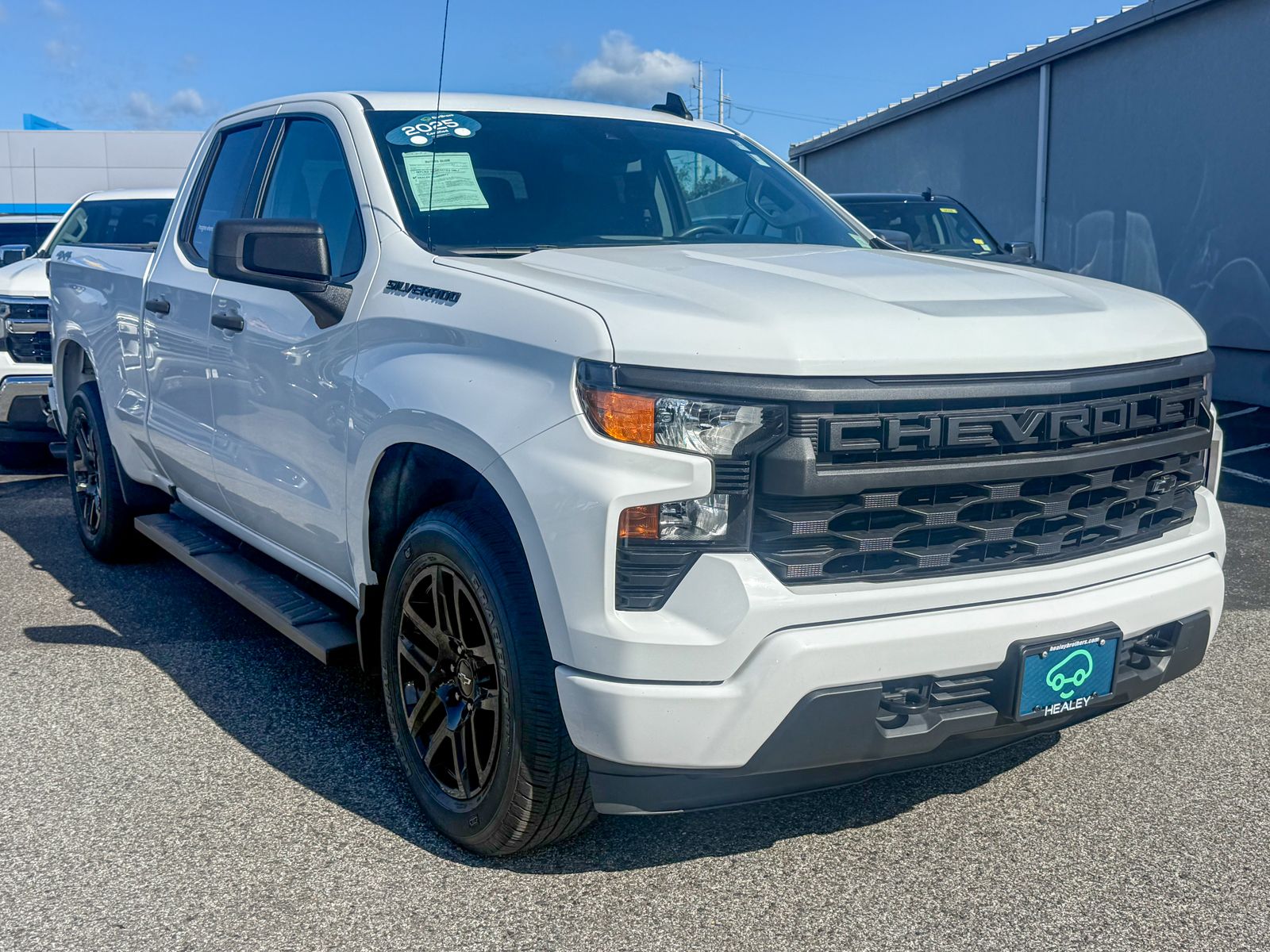 Photo view of 2024 Chevrolet Silverado 1500 in White