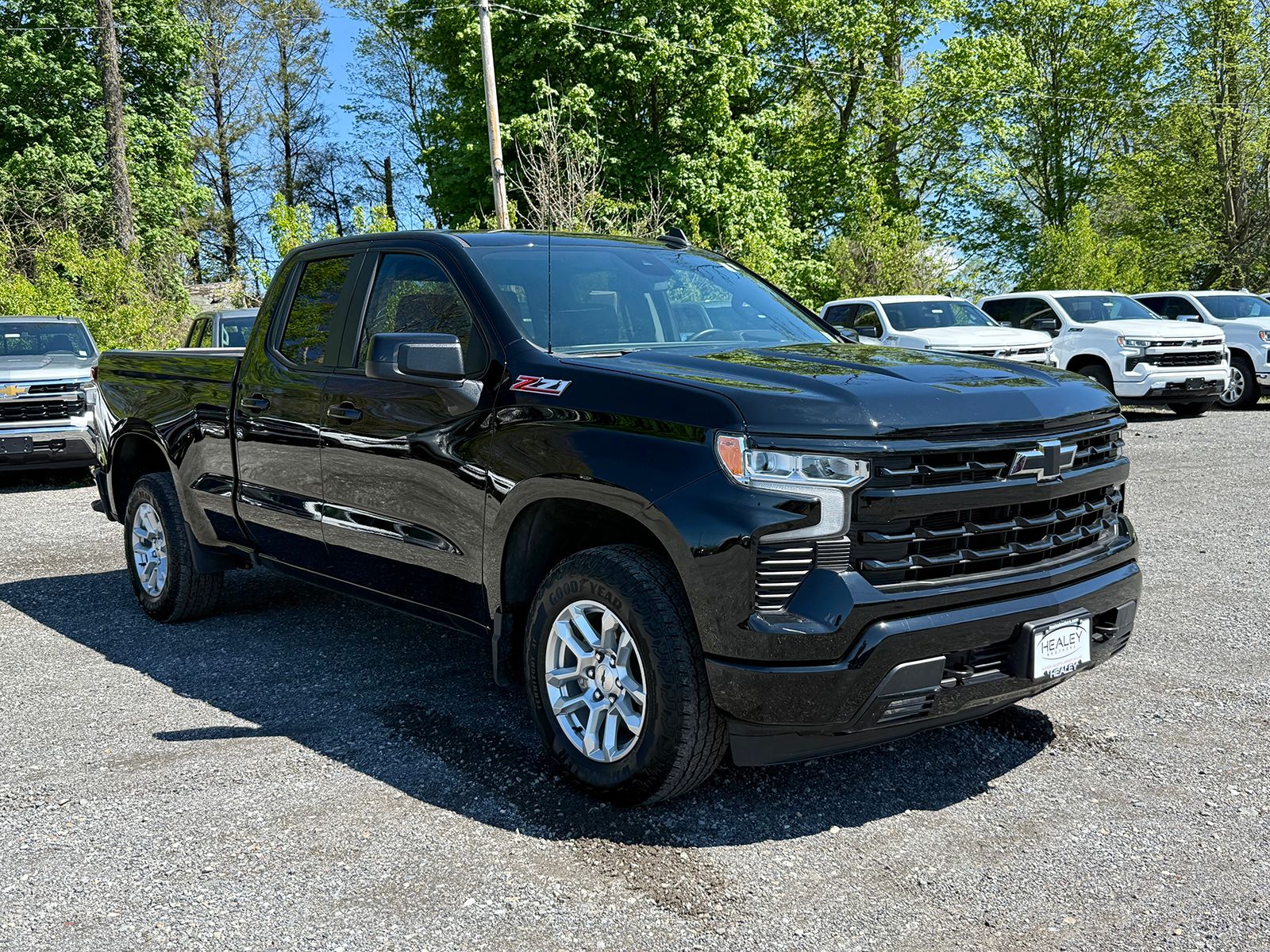 Photo view of 2023 Chevrolet Silverado 1500 in Black