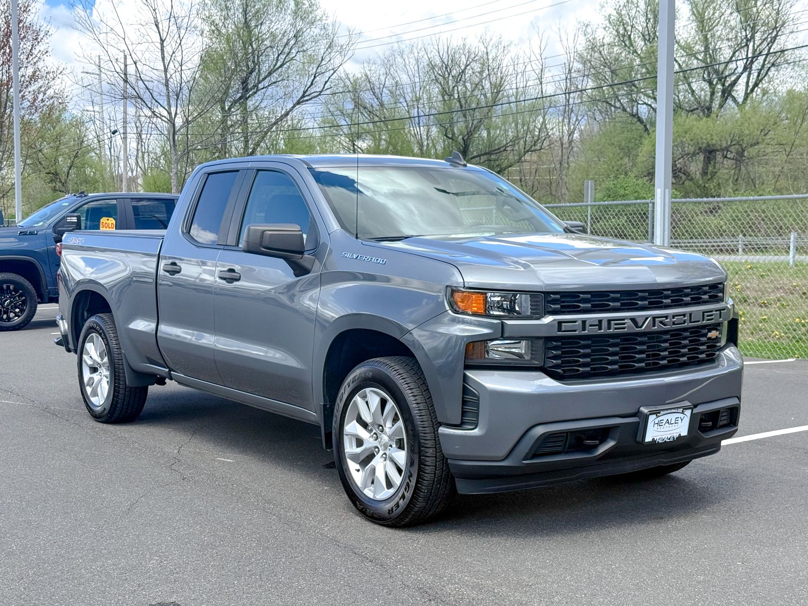 Photo view of 2019 Chevrolet Silverado 1500 in Gray