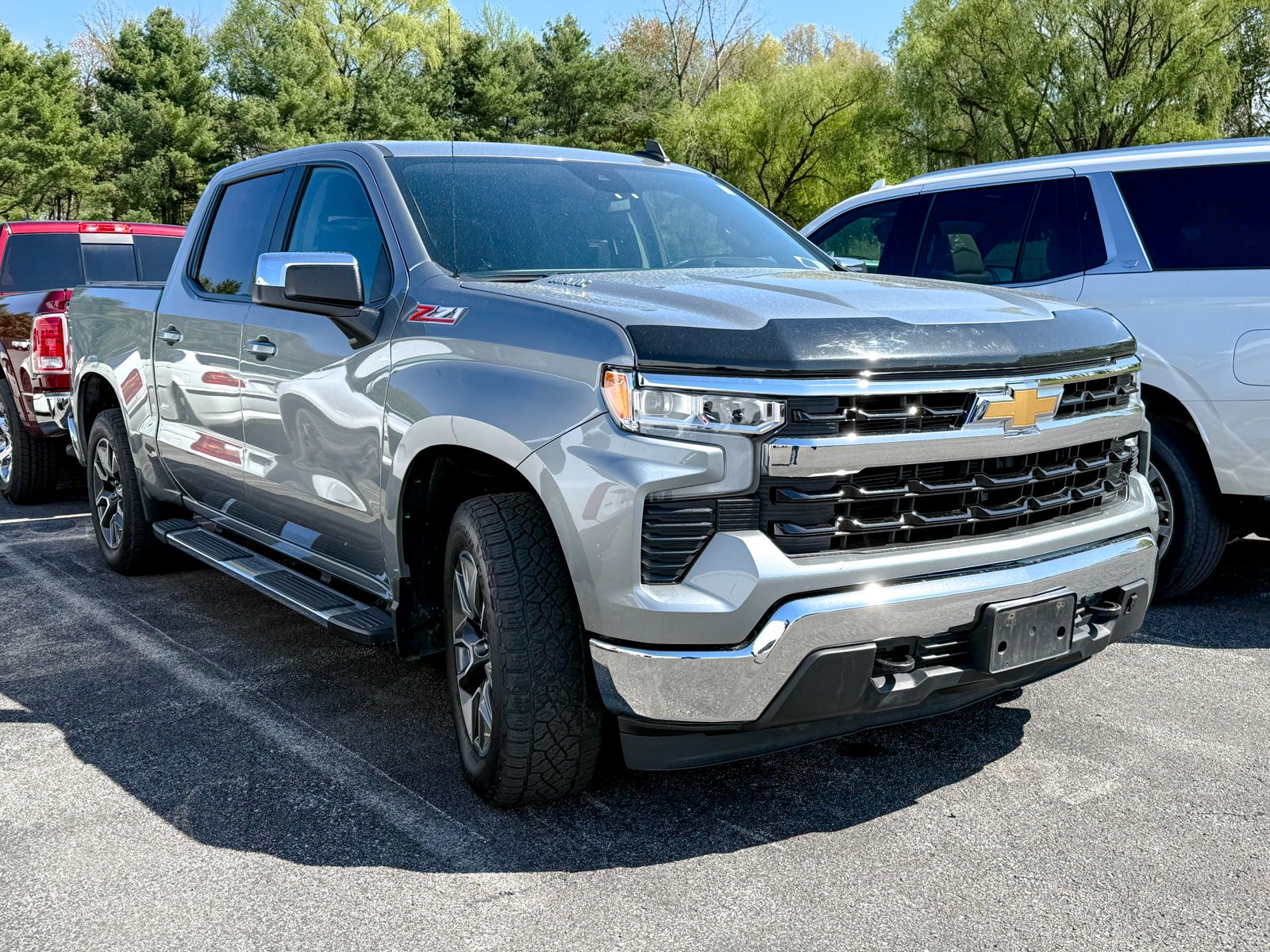 Photo view of 2023 Chevrolet Silverado 1500 in Gray