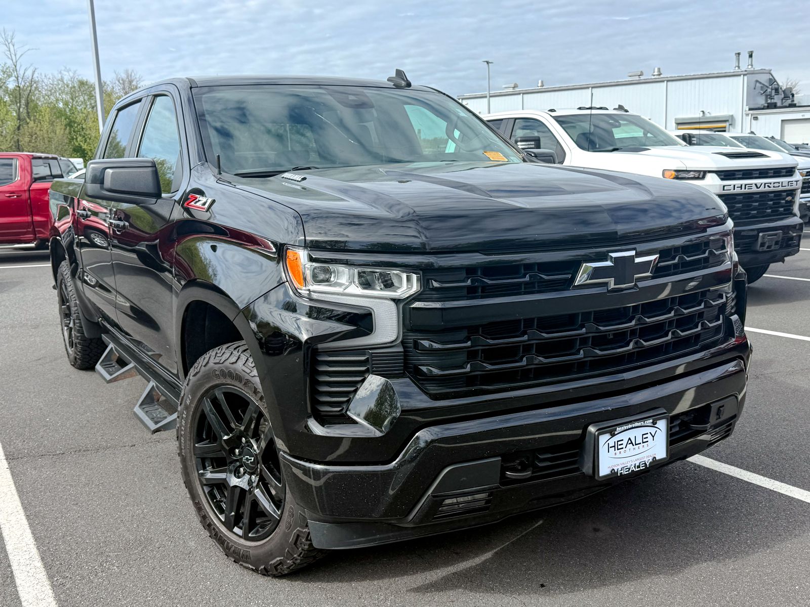 Photo view of 2023 Chevrolet Silverado 1500 in Black