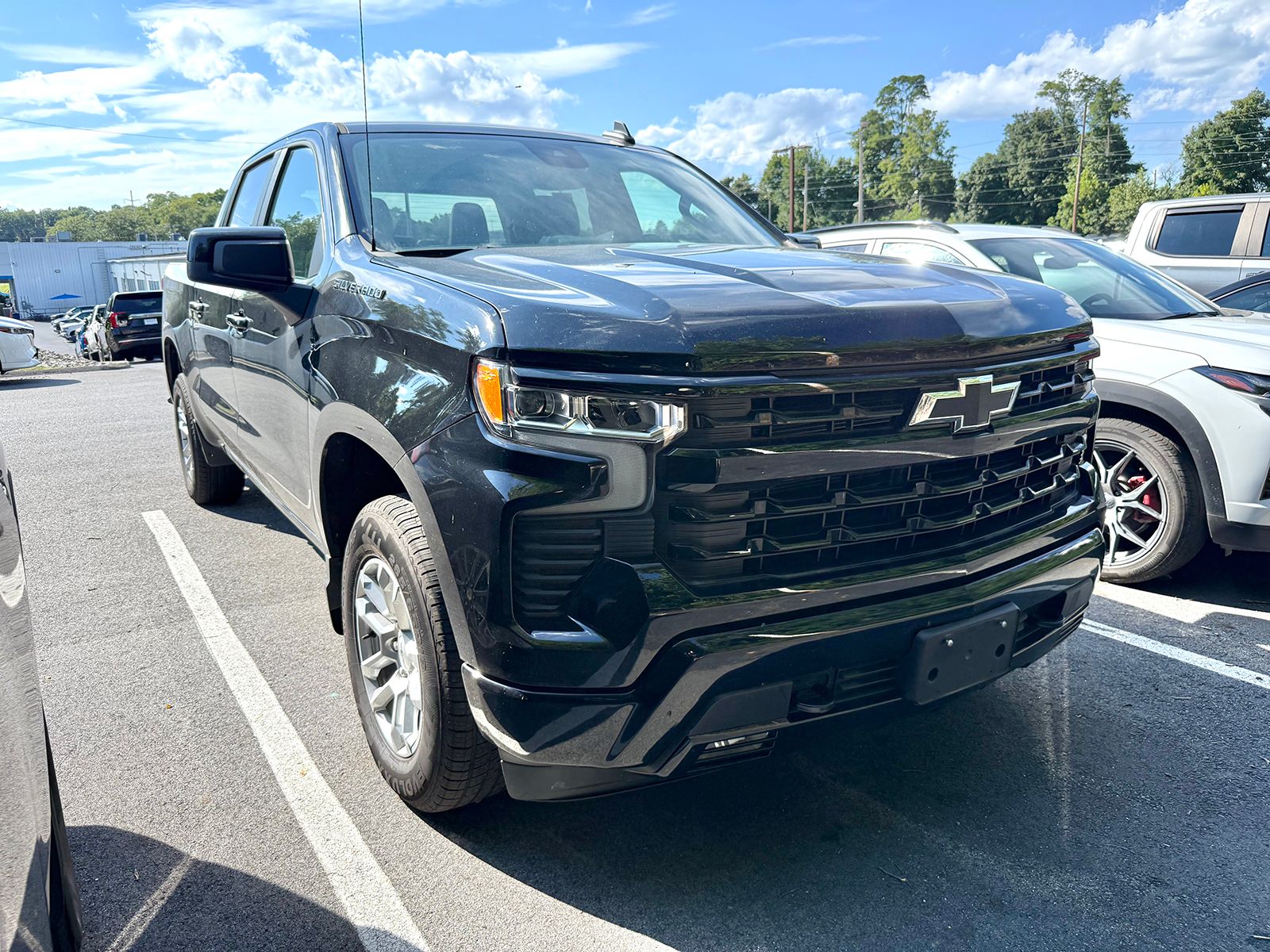 Photo view of 2024 Chevrolet Silverado 1500 in Black
