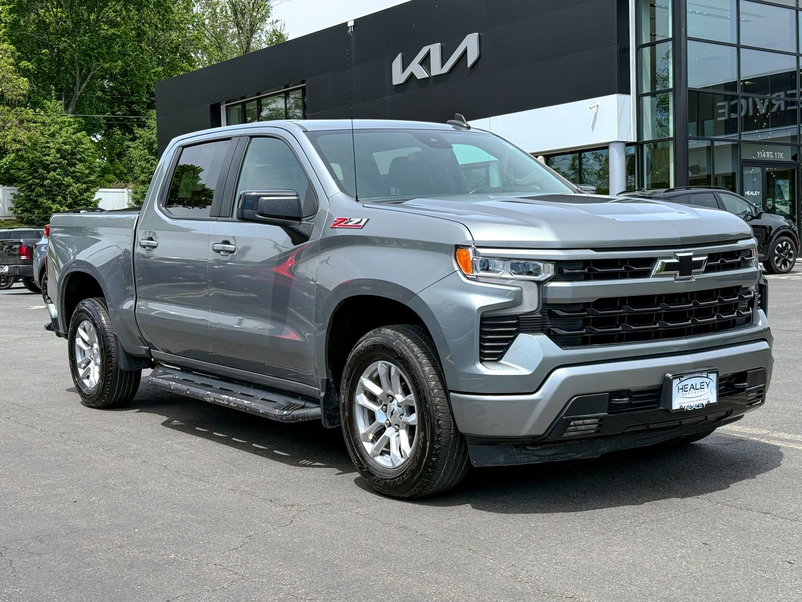 Photo view of 2023 Chevrolet Silverado 1500 in Gray