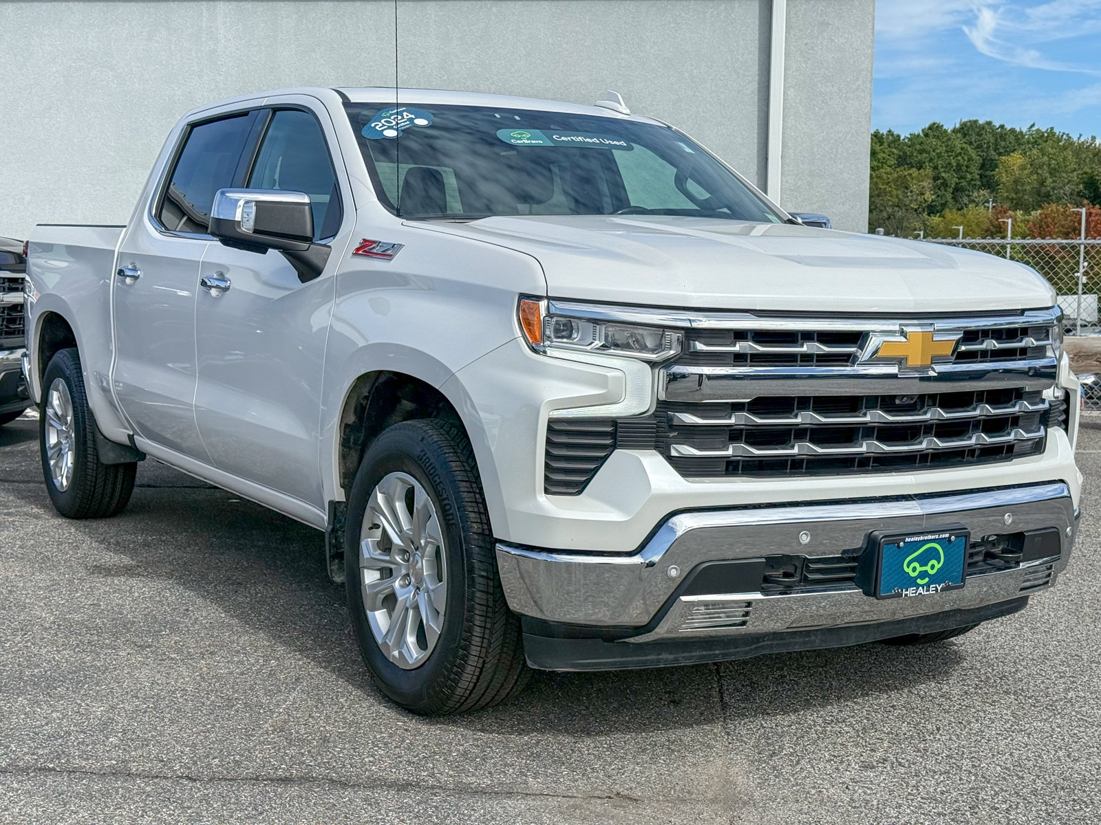 Photo view of 2024 Chevrolet Silverado 1500 in White