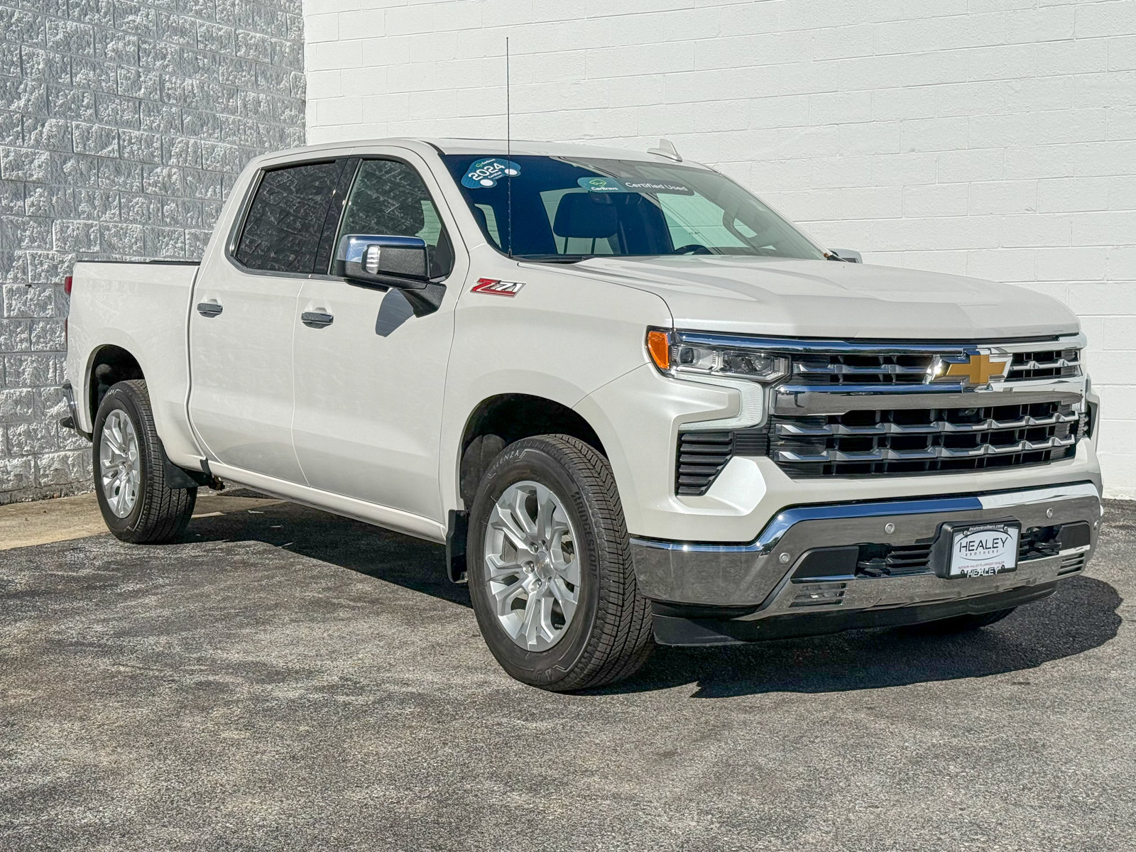 Photo view of 2024 Chevrolet Silverado 1500 in White