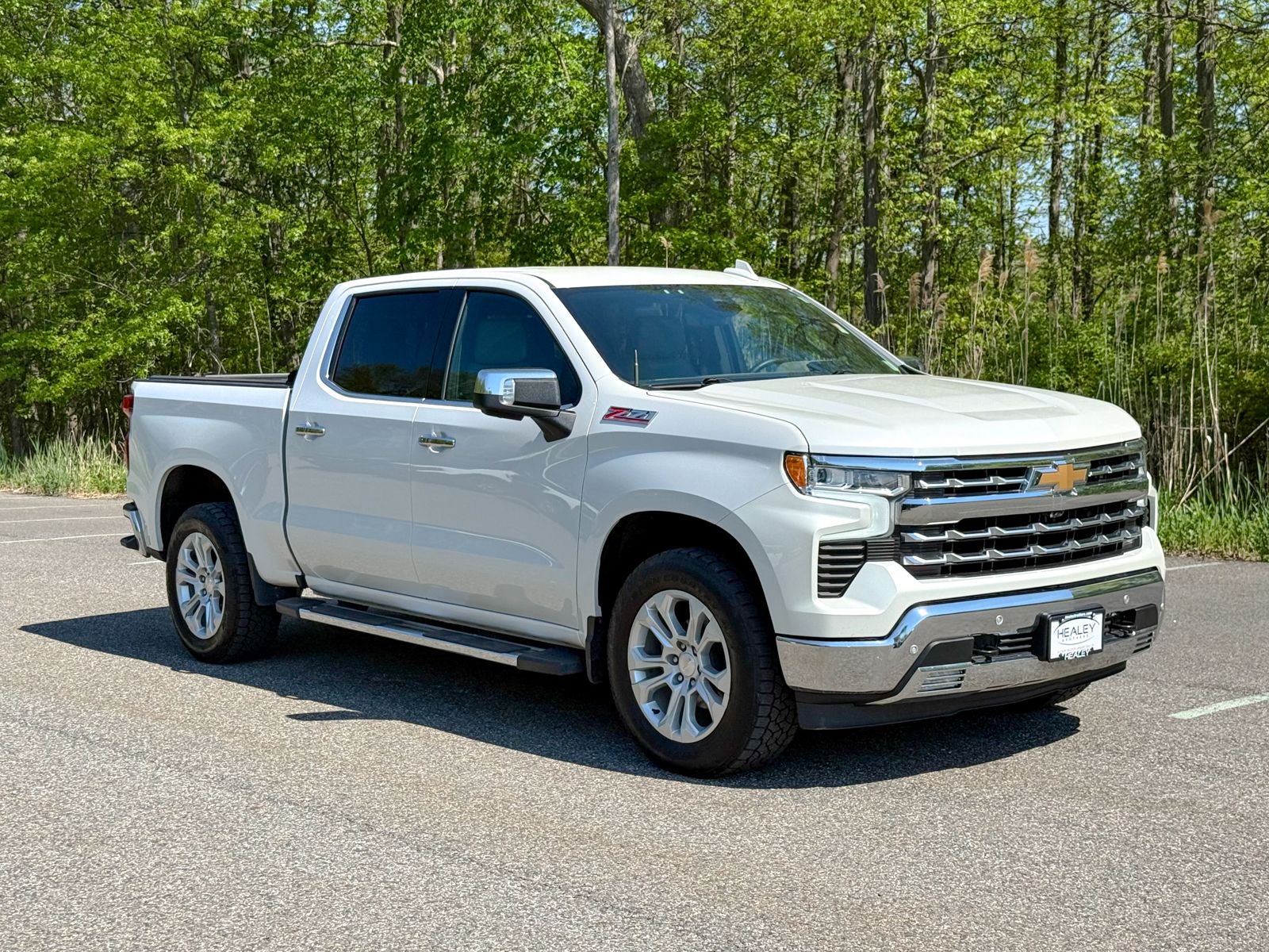 Photo view of 2024 Chevrolet Silverado 1500 in White