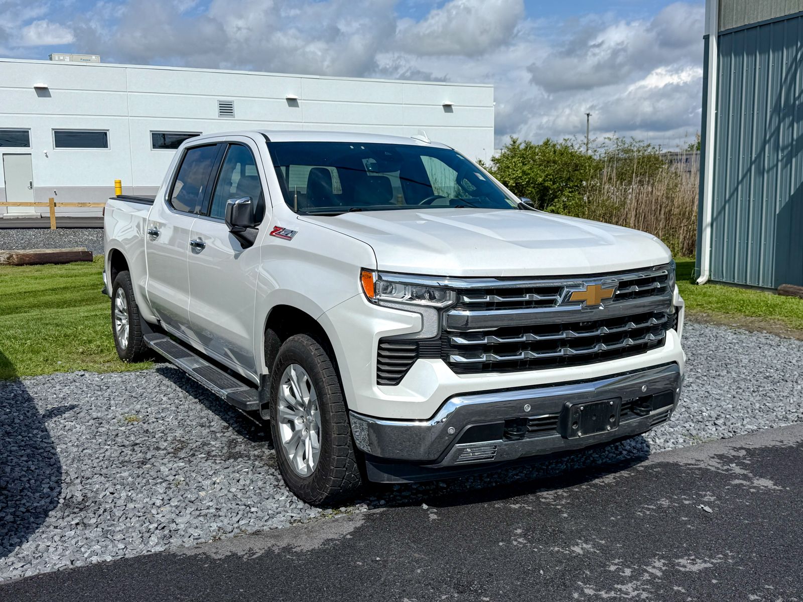Photo view of 2024 Chevrolet Silverado 1500 in White