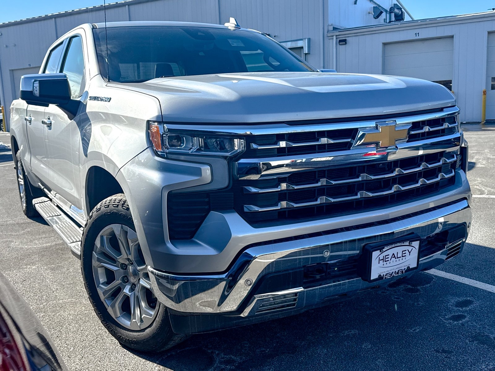 Photo view of 2022 Chevrolet Silverado 1500 in Gray