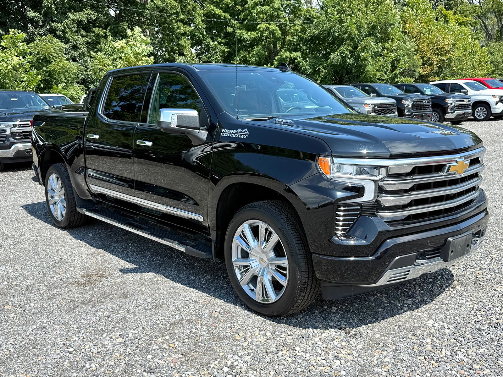 Photo view of 2023 Chevrolet Silverado 1500 in Black