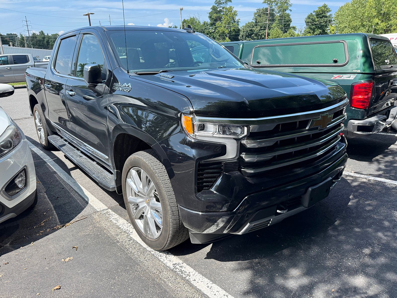 Photo view of 2023 Chevrolet Silverado 1500 in Black