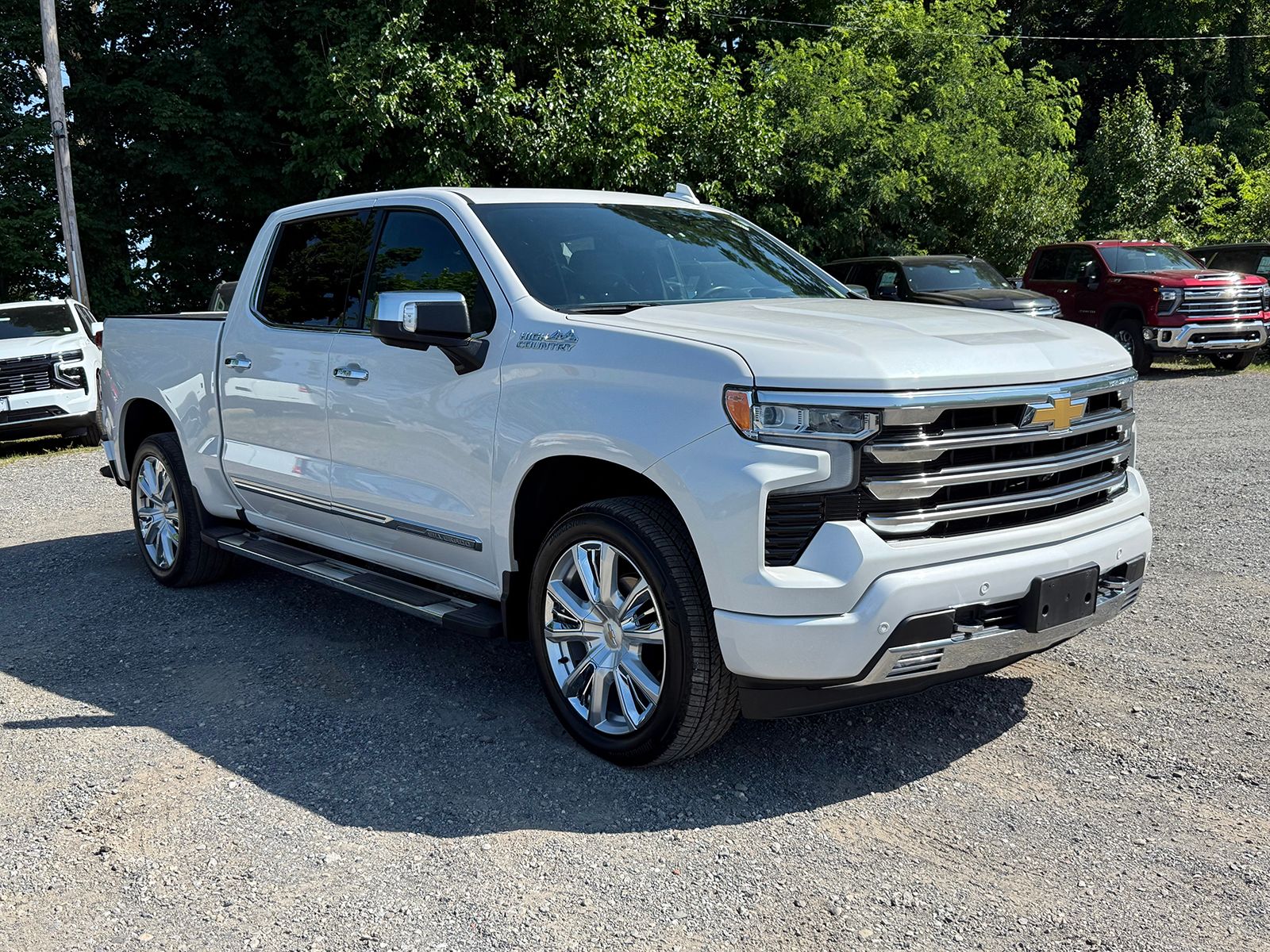 Photo view of 2023 Chevrolet Silverado 1500 in White