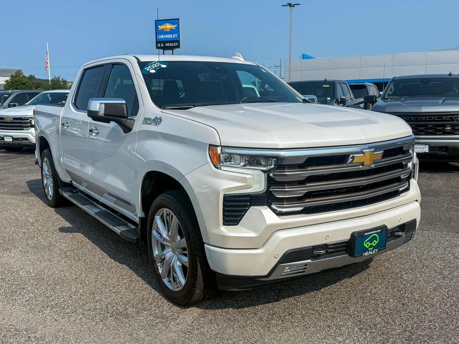 Photo view of 2022 Chevrolet Silverado 1500 in White