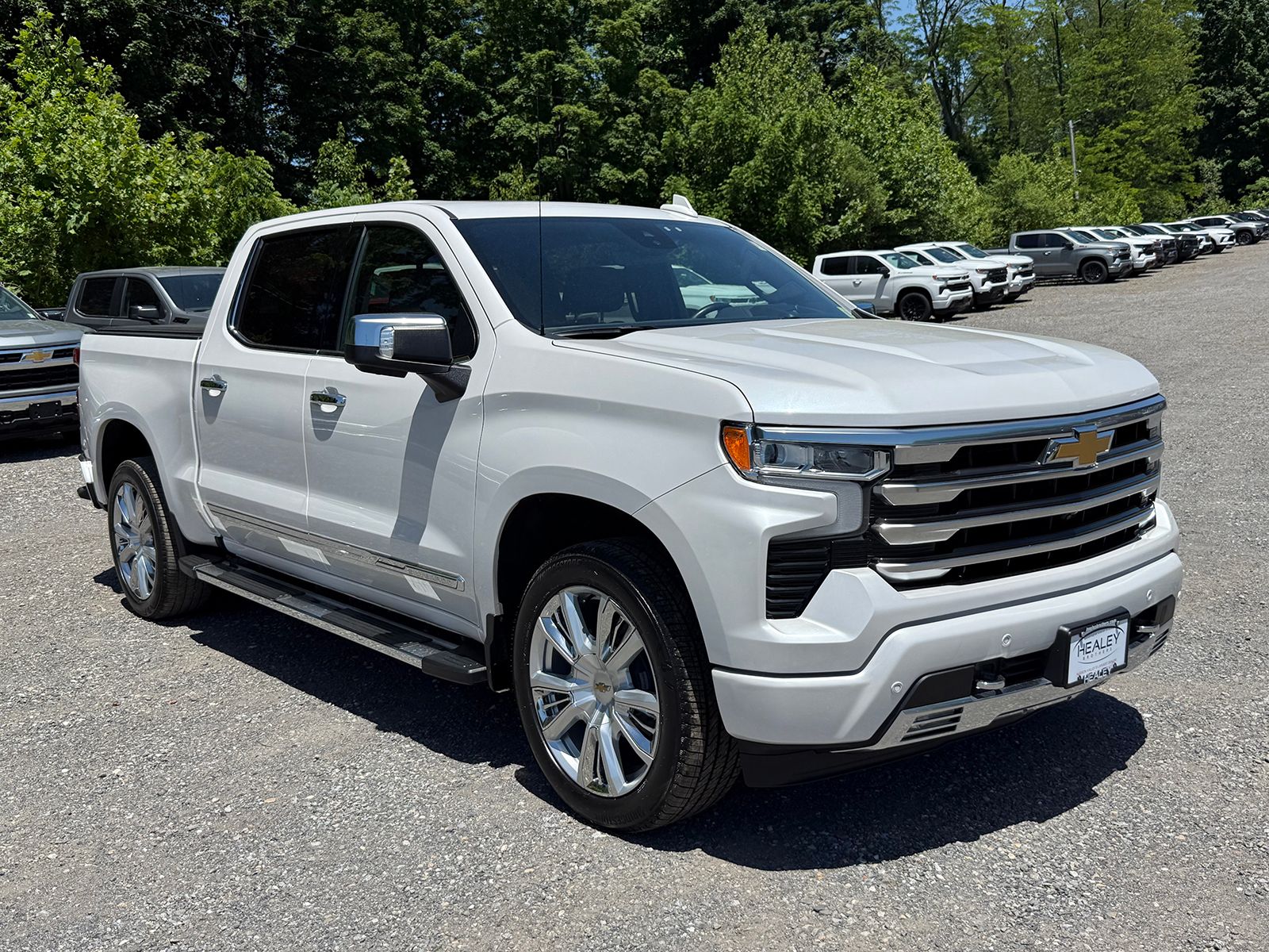 Photo view of 2023 Chevrolet Silverado 1500 in White
