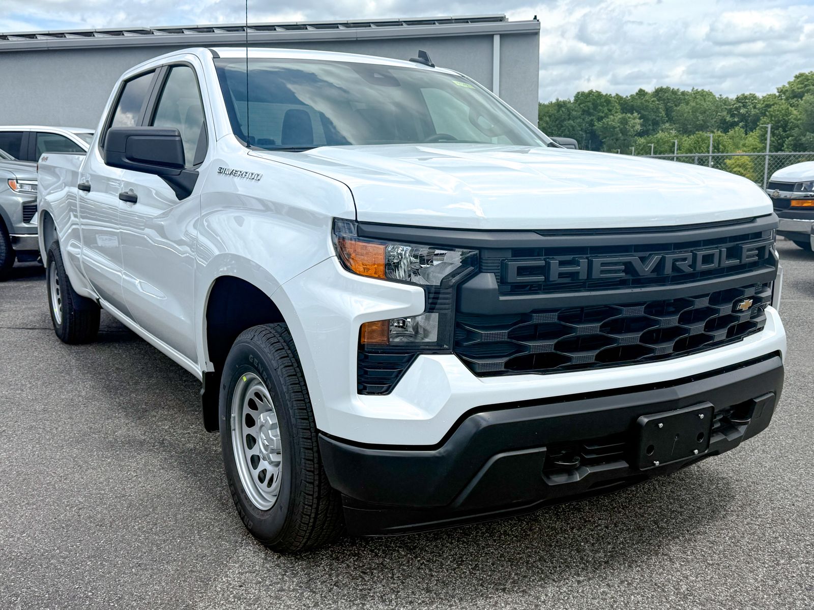 Photo view of 2026 Chevrolet Silverado 1500 in White