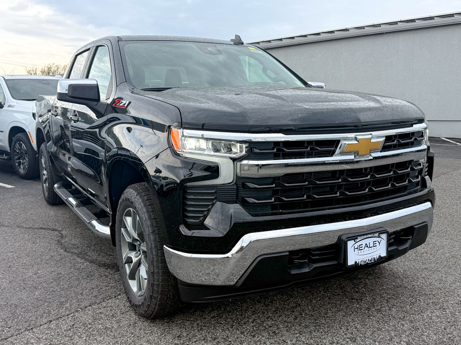 Photo view of 2026 Chevrolet Silverado 1500 in Black