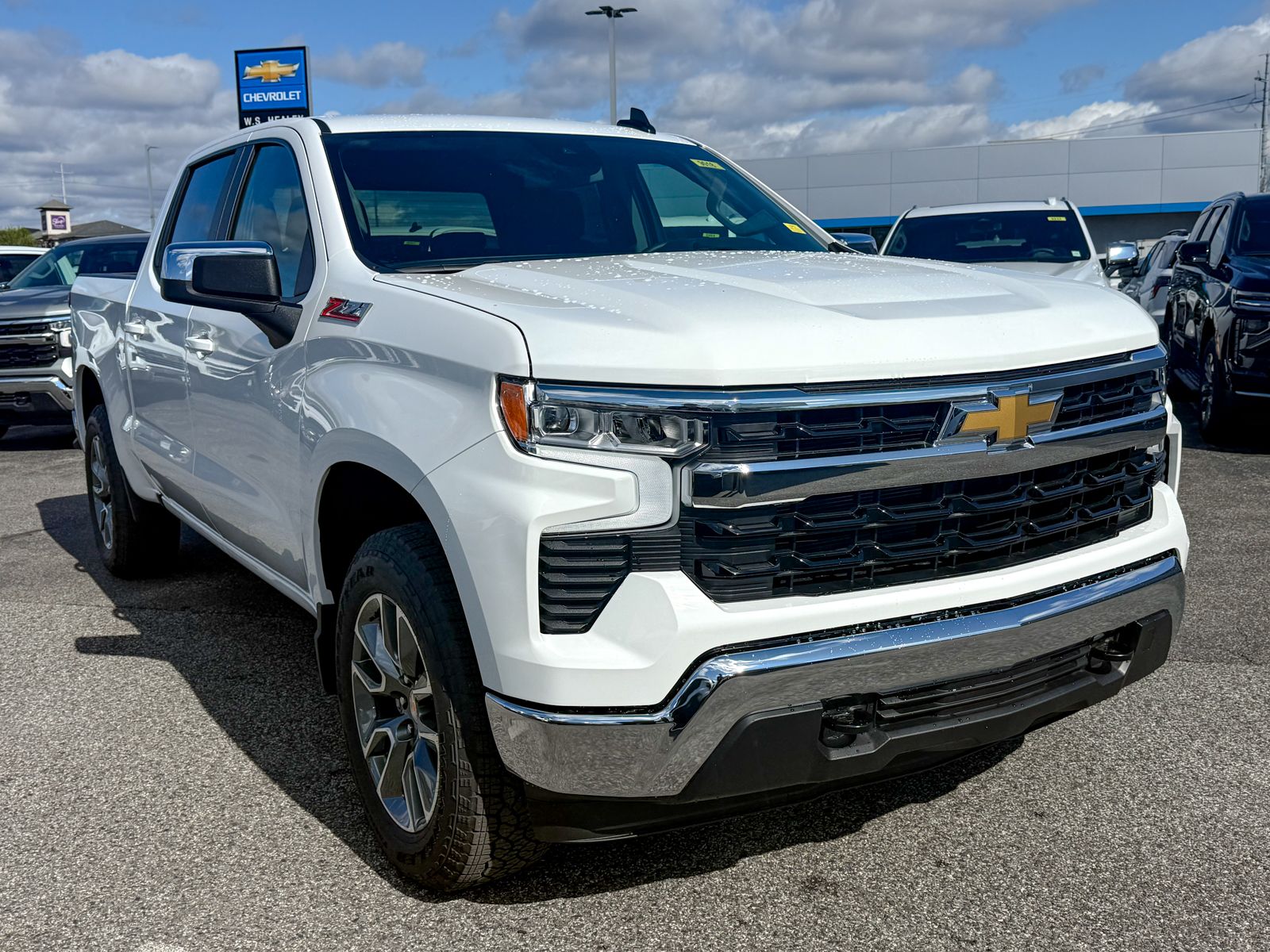 Photo view of 2026 Chevrolet Silverado 1500 in White