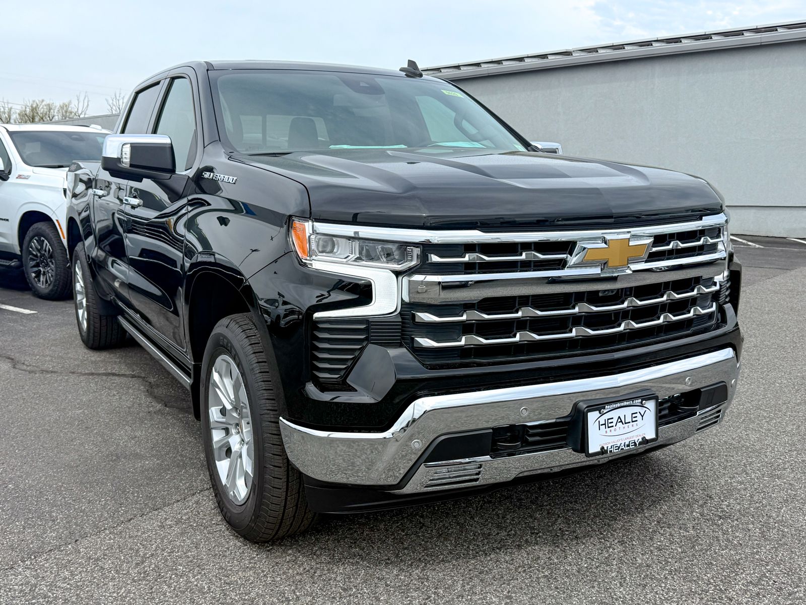 Photo view of 2026 Chevrolet Silverado 1500 in Black