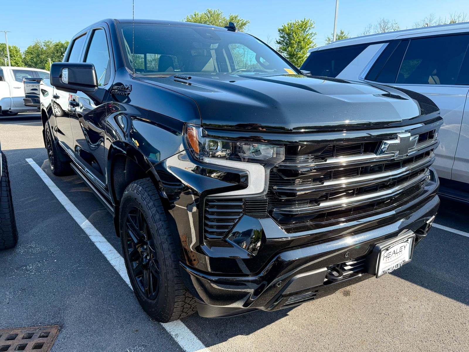 Photo view of 2025 Chevrolet Silverado 1500 in Black