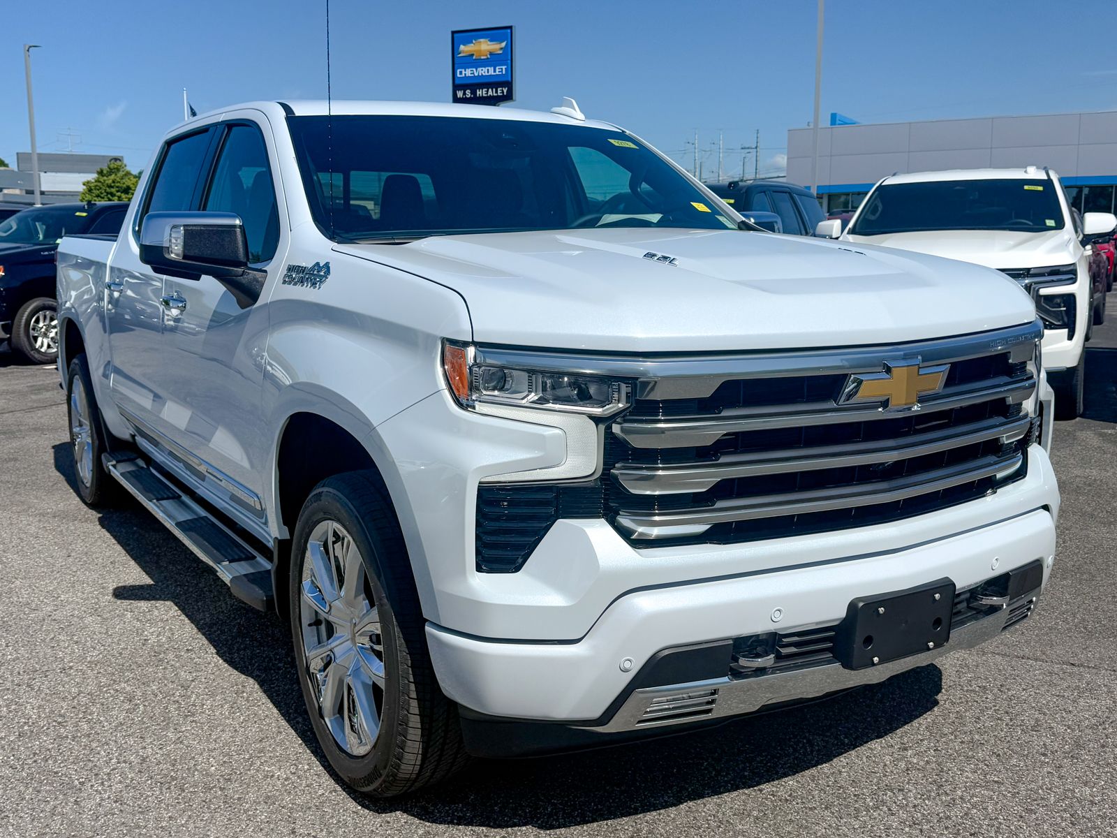 Photo view of 2026 Chevrolet Silverado 1500 in White
