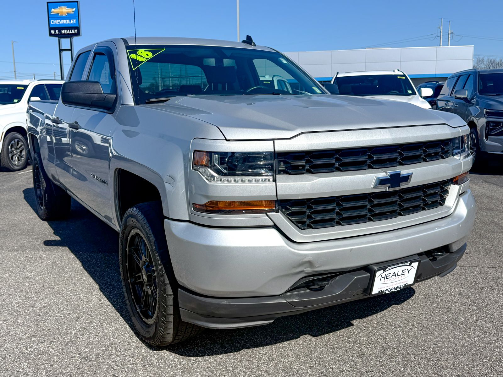 Photo view of 2018 Chevrolet Silverado 1500 in Gray