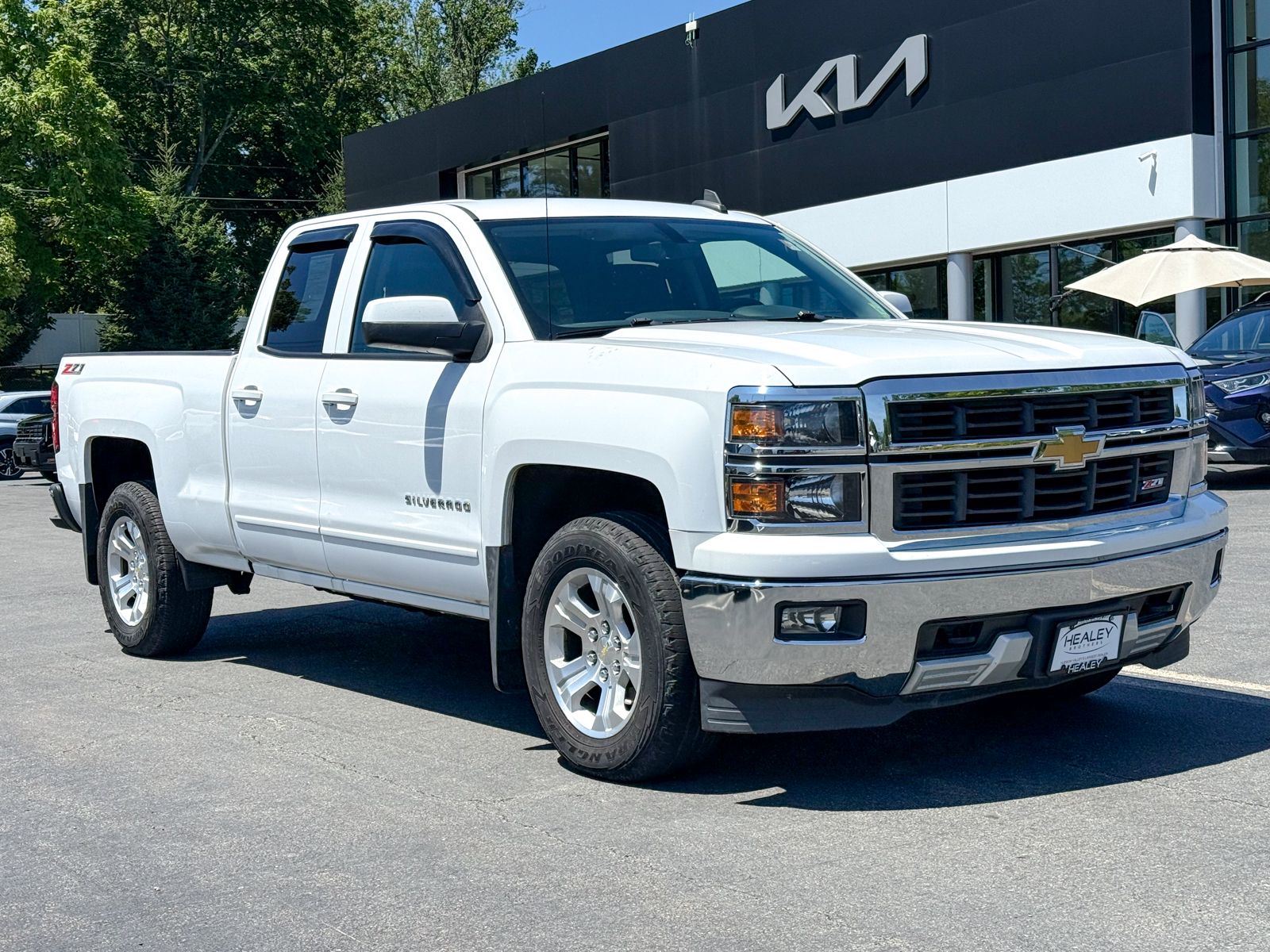 Photo view of 2015 Chevrolet Silverado 1500 in White