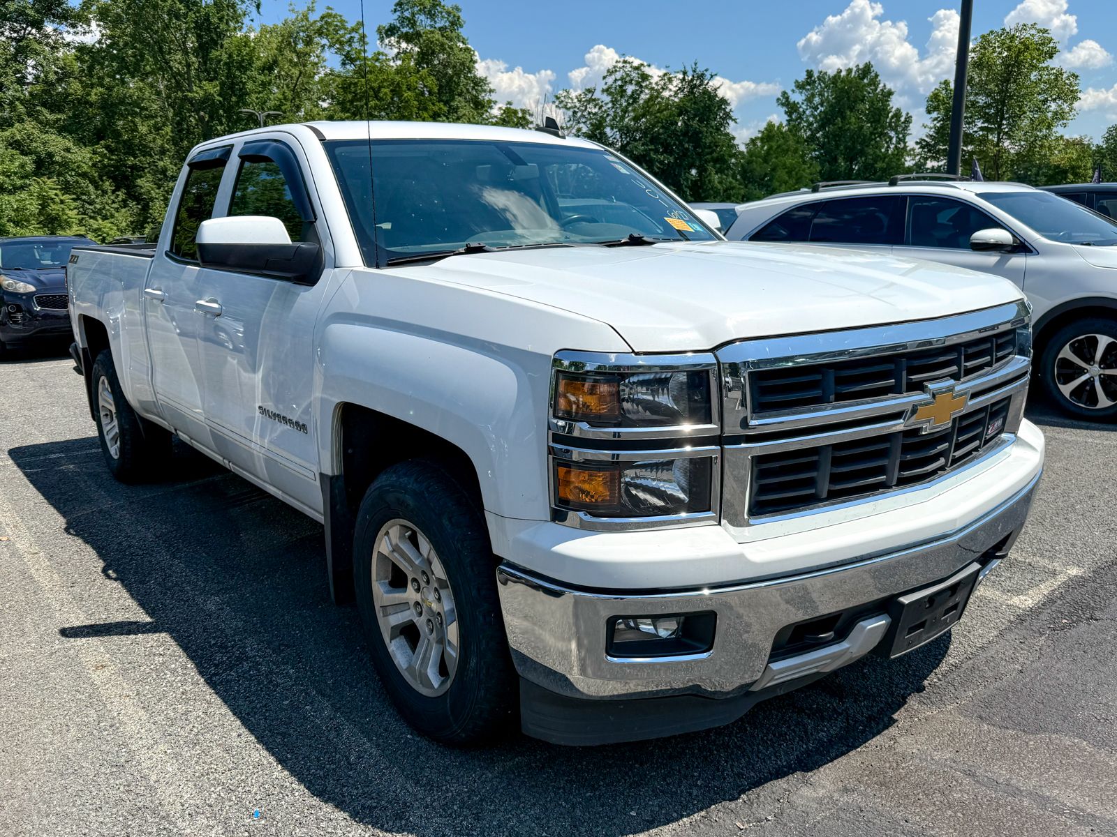Photo view of 2015 Chevrolet Silverado 1500 in White