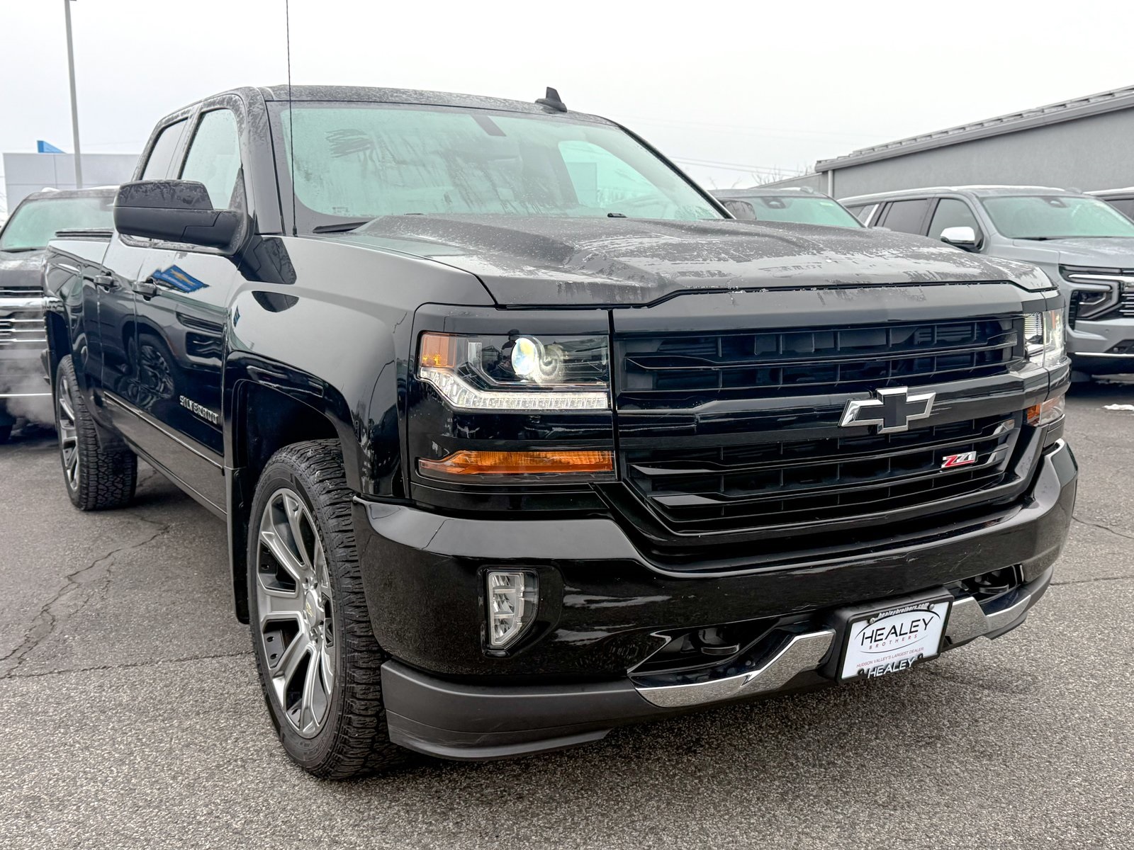 Photo view of 2018 Chevrolet Silverado 1500 in Black