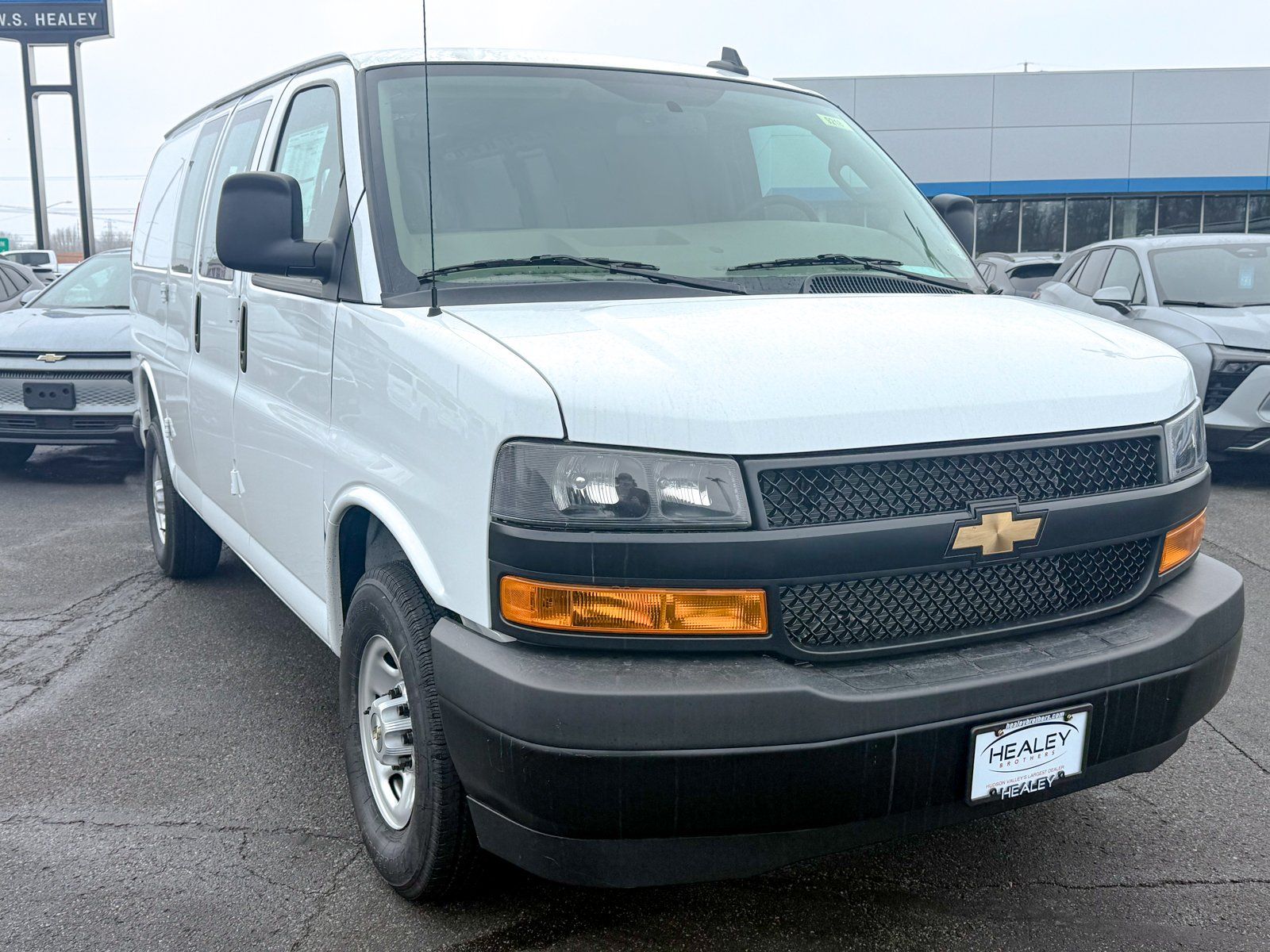 Photo view of 2025 Chevrolet Express Cargo Van in White
