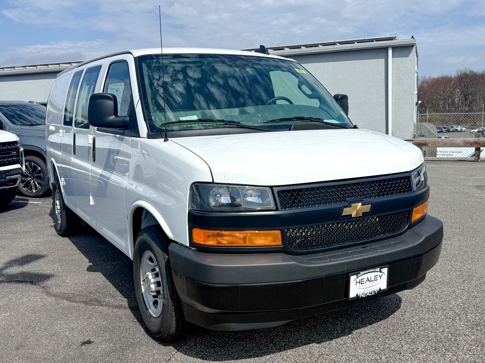 Photo view of 2025 Chevrolet Express Cargo Van in White