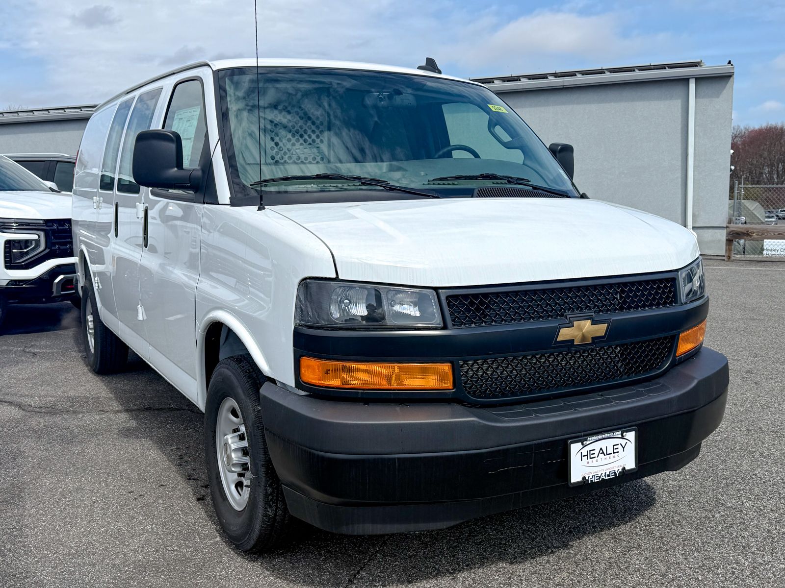 Photo view of 2025 Chevrolet Express Cargo Van in White