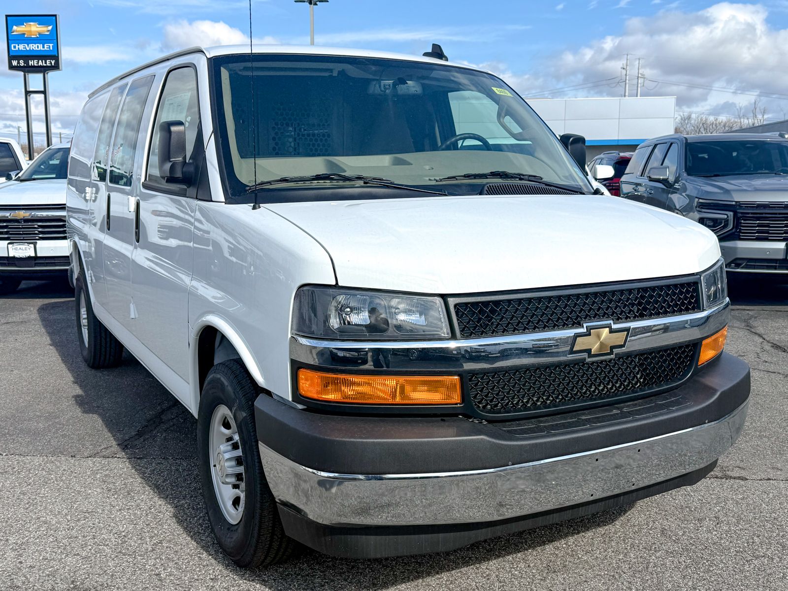Photo view of 2025 Chevrolet Express Cargo Van in White