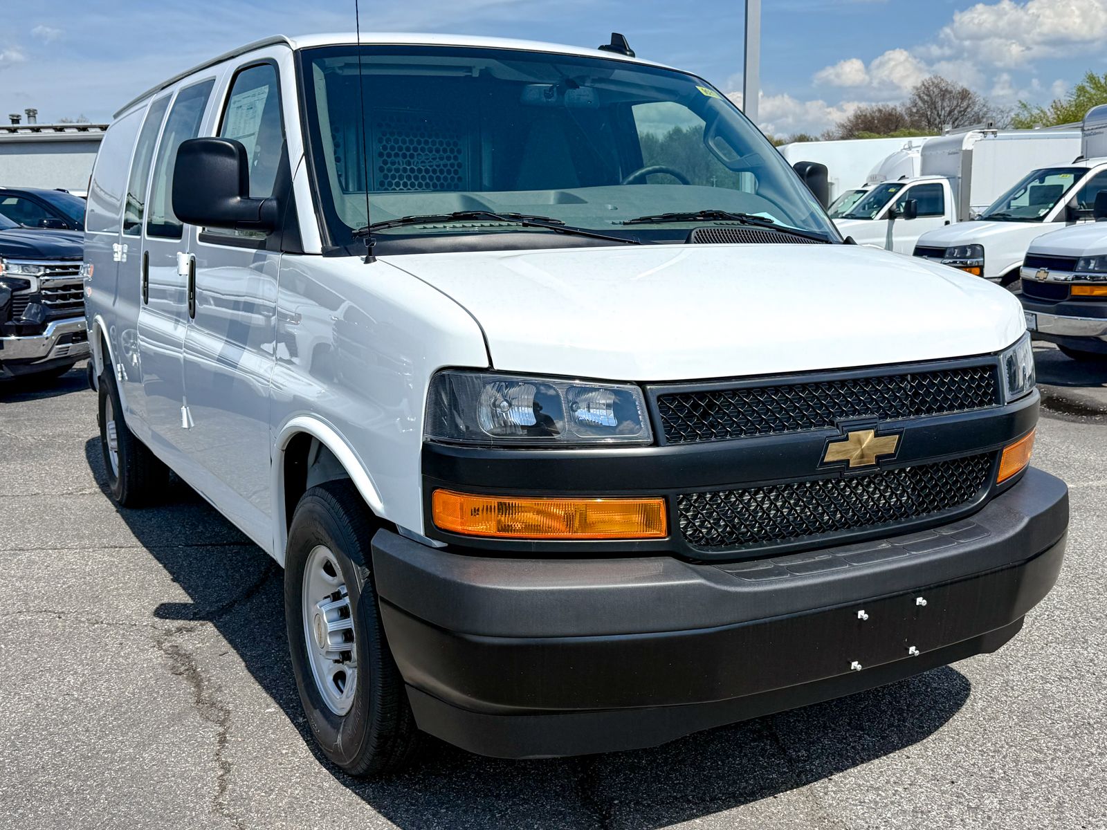 Photo view of 2025 Chevrolet Express Cargo Van in White