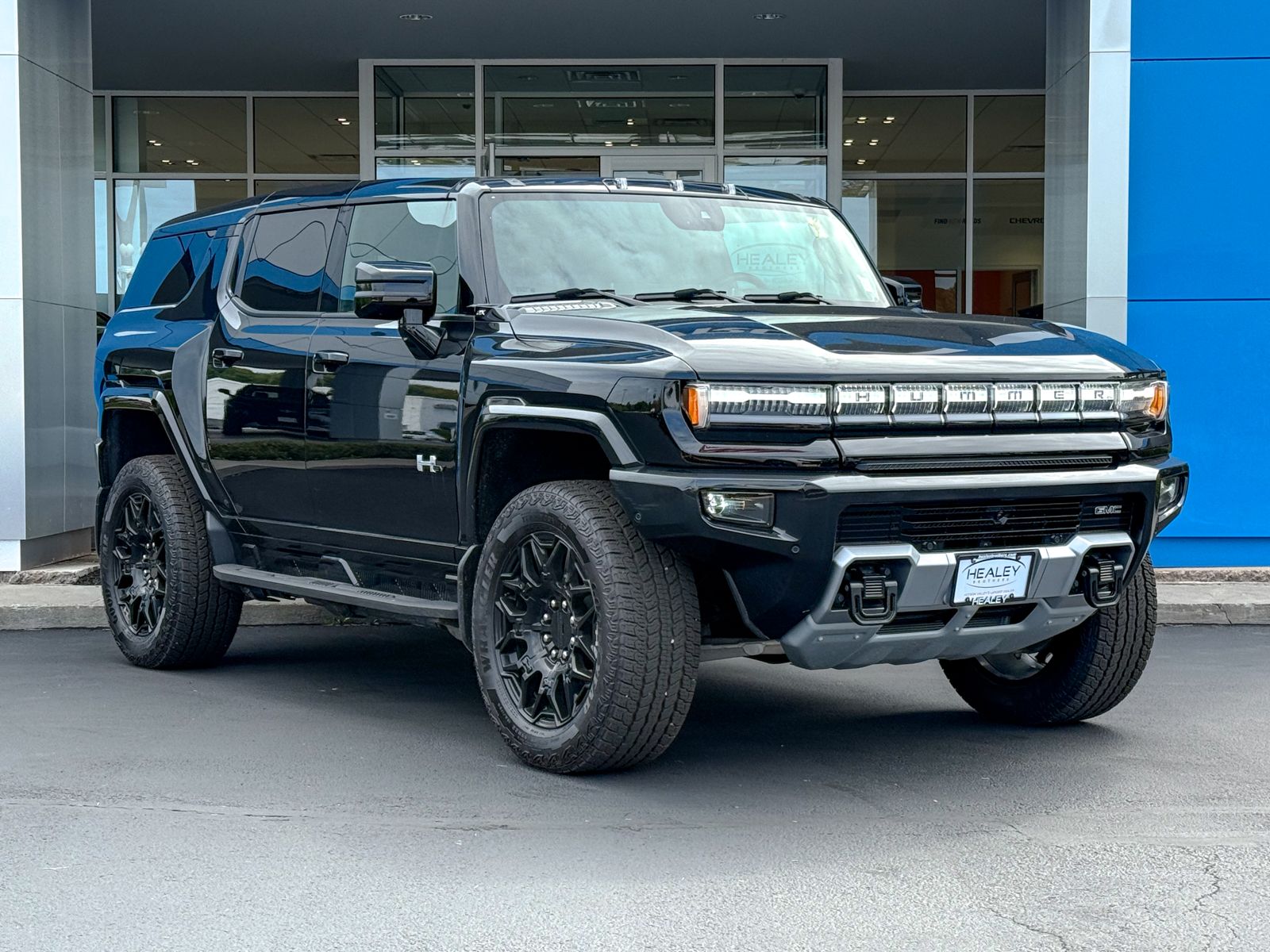 Photo view of 2025 GMC HUMMER EV SUV in Black