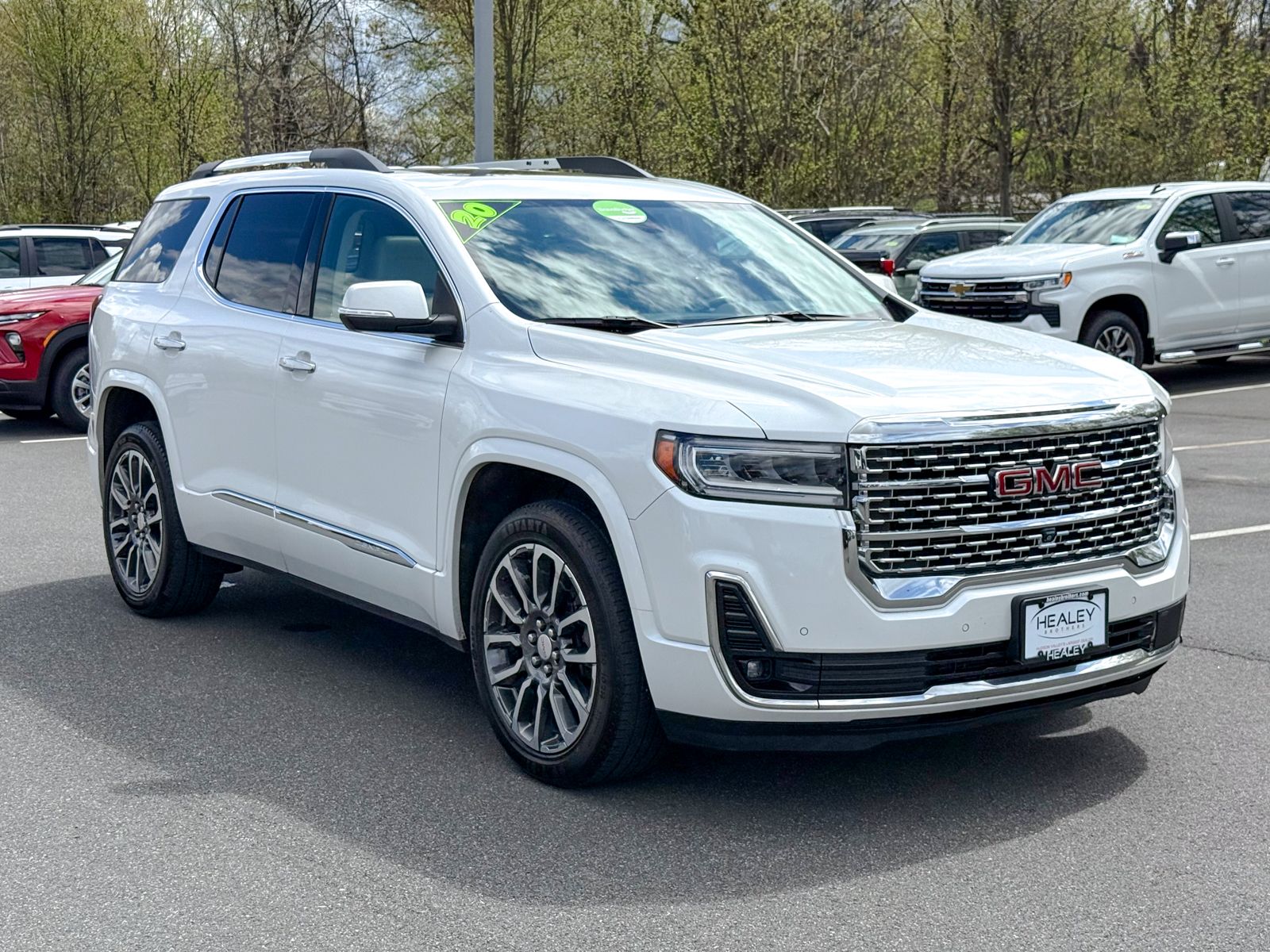 Photo view of 2020 GMC Acadia in White