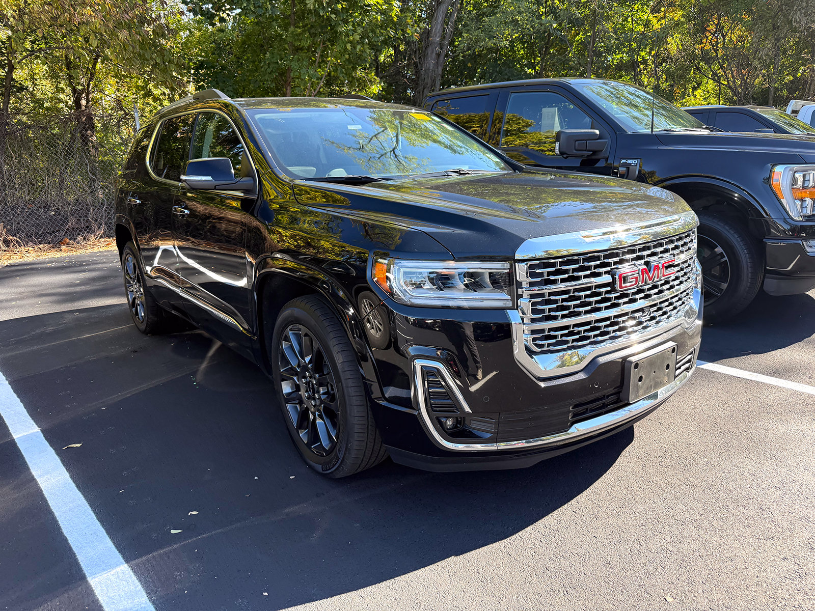 Photo view of 2023 GMC Acadia in Black