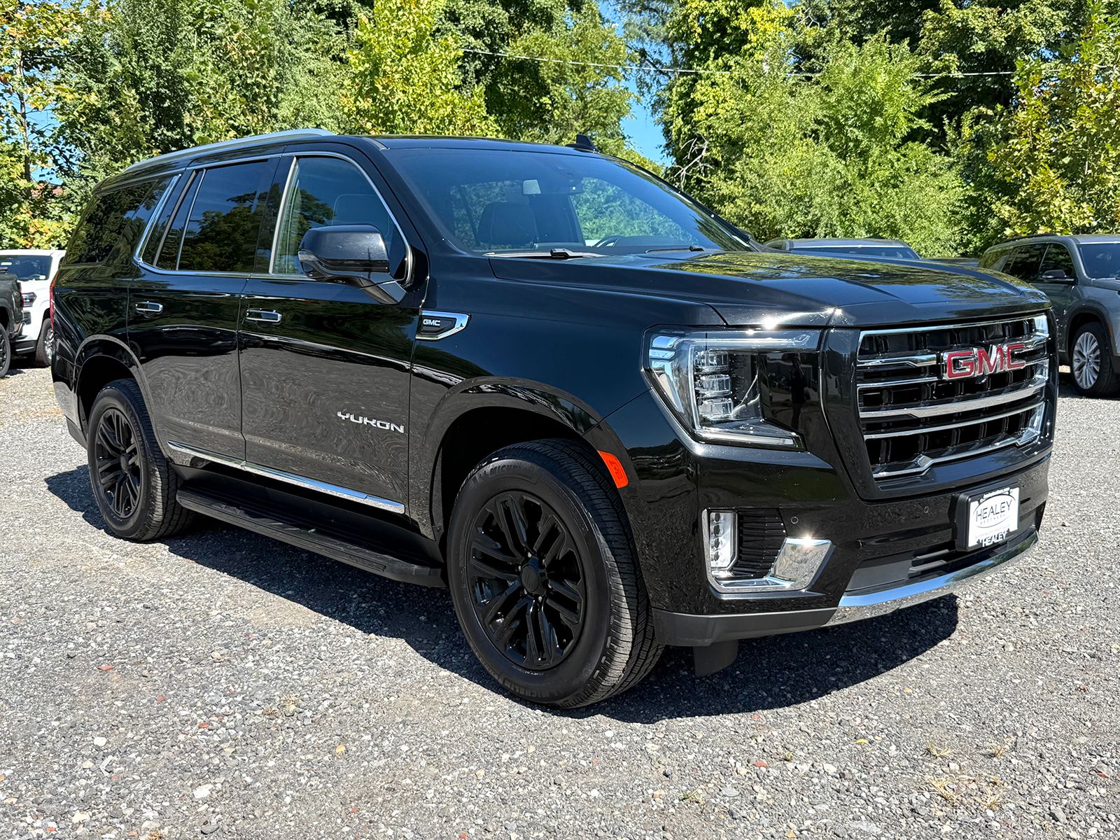 Photo view of 2022 GMC Yukon in Black