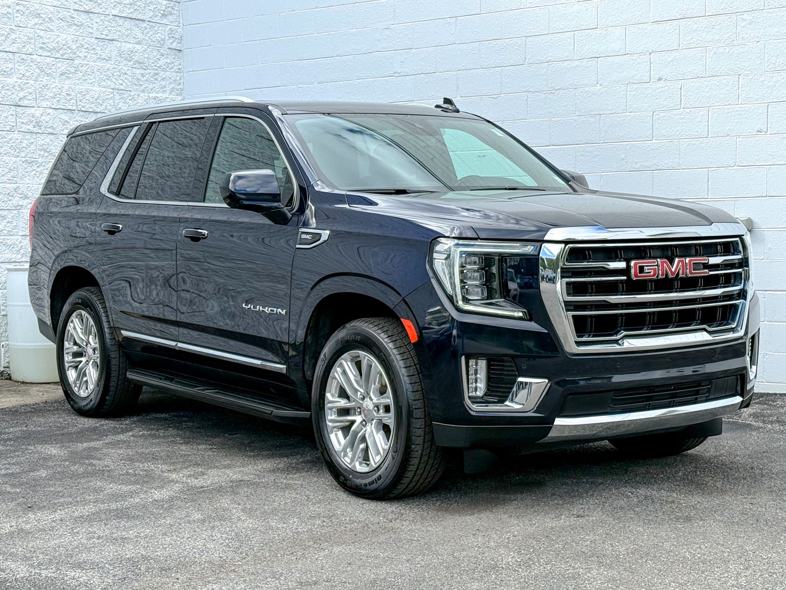 Photo view of 2024 GMC Yukon in Blue