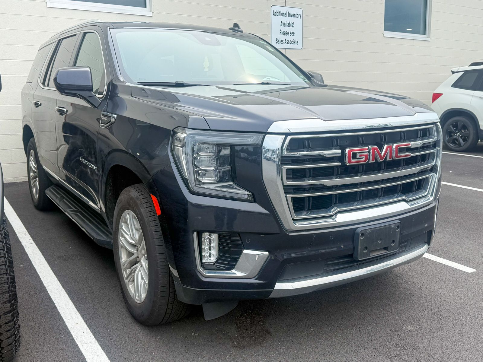 Photo view of 2023 GMC Yukon in Gray