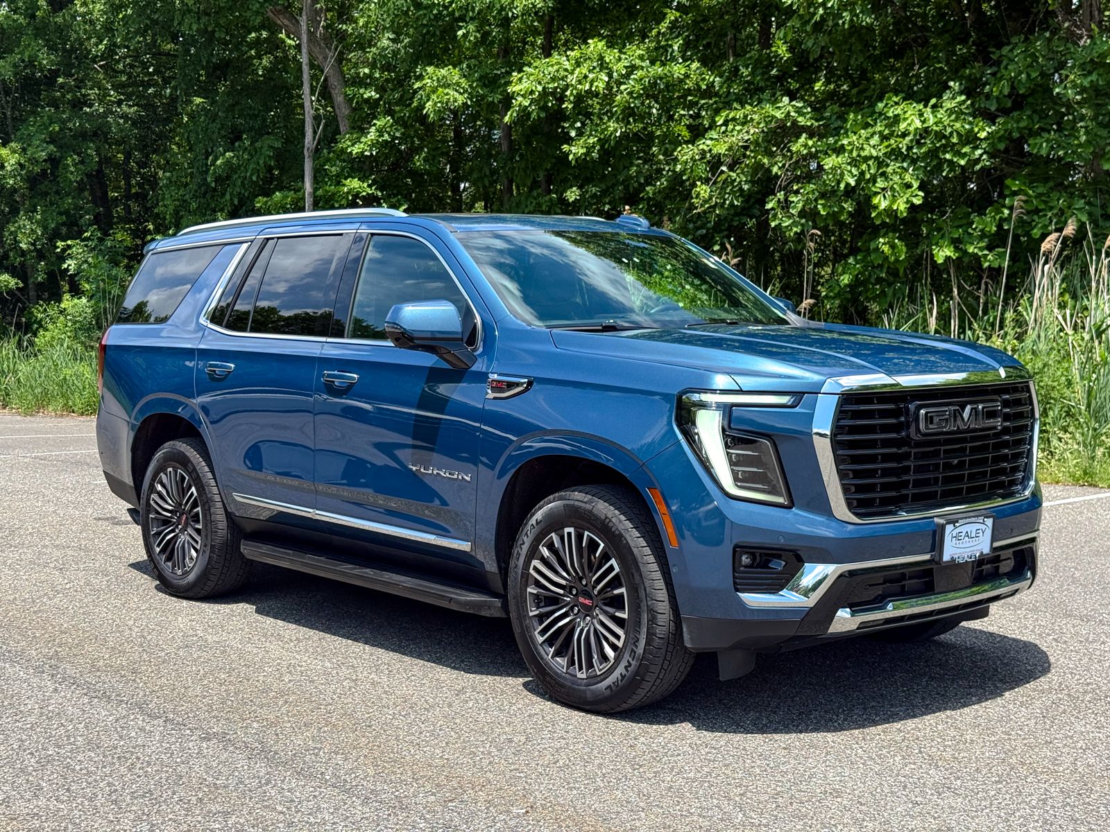 Photo view of 2025 GMC Yukon in Blue
