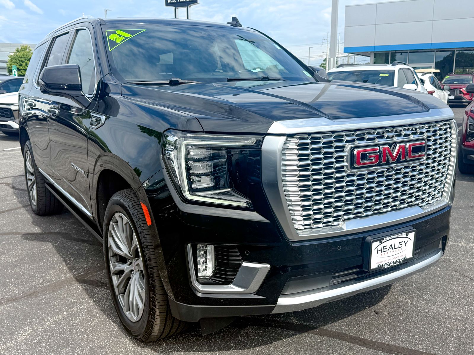 Photo view of 2021 GMC Yukon in Black