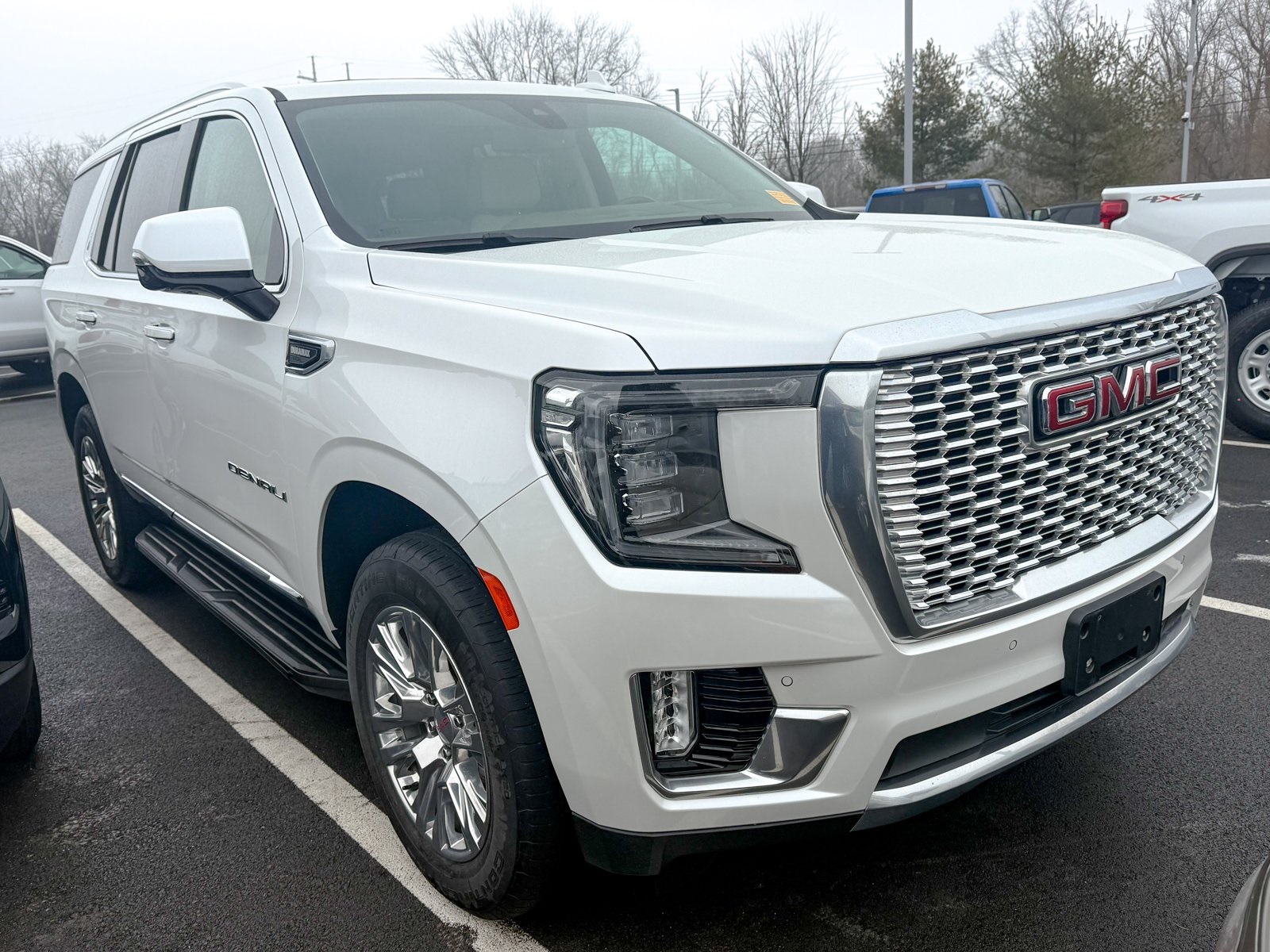 Photo view of 2022 GMC Yukon in White
