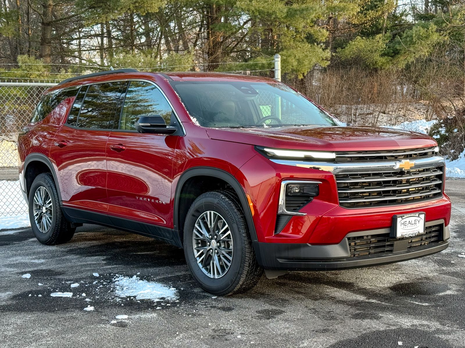 Photo view of 2025 Chevrolet Traverse in Red