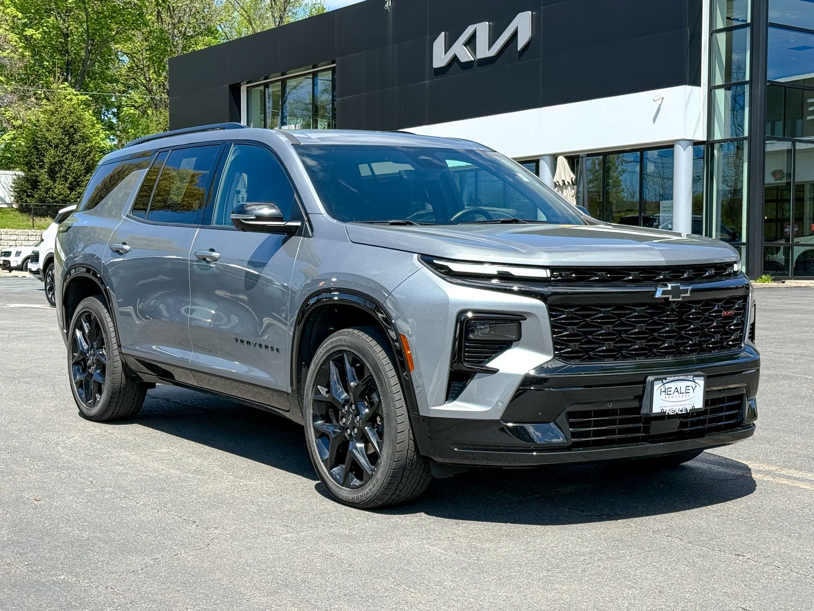 Photo view of 2024 Chevrolet Traverse in Gray