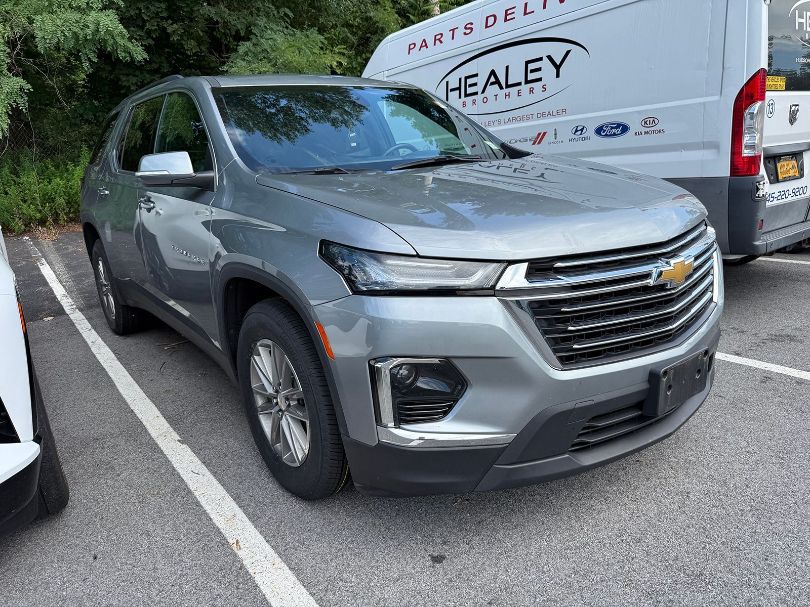 Photo view of 2024 Chevrolet Traverse Limited in Gray